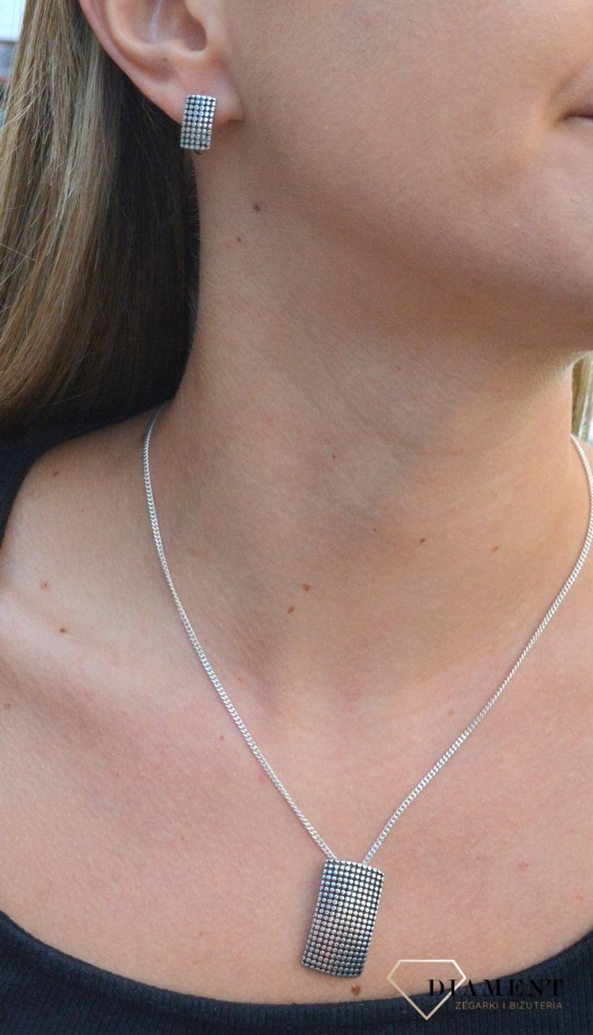 Kolczyki srebrne rodowane prostokątne S2K000000-229, Srebrne kolczyki damskie. Proste kolczyki srebrne. Srebrne rodowane kolczyki damskie. Kolczyki idealne na prezent. Kolczyki na każdą okazję..jpg