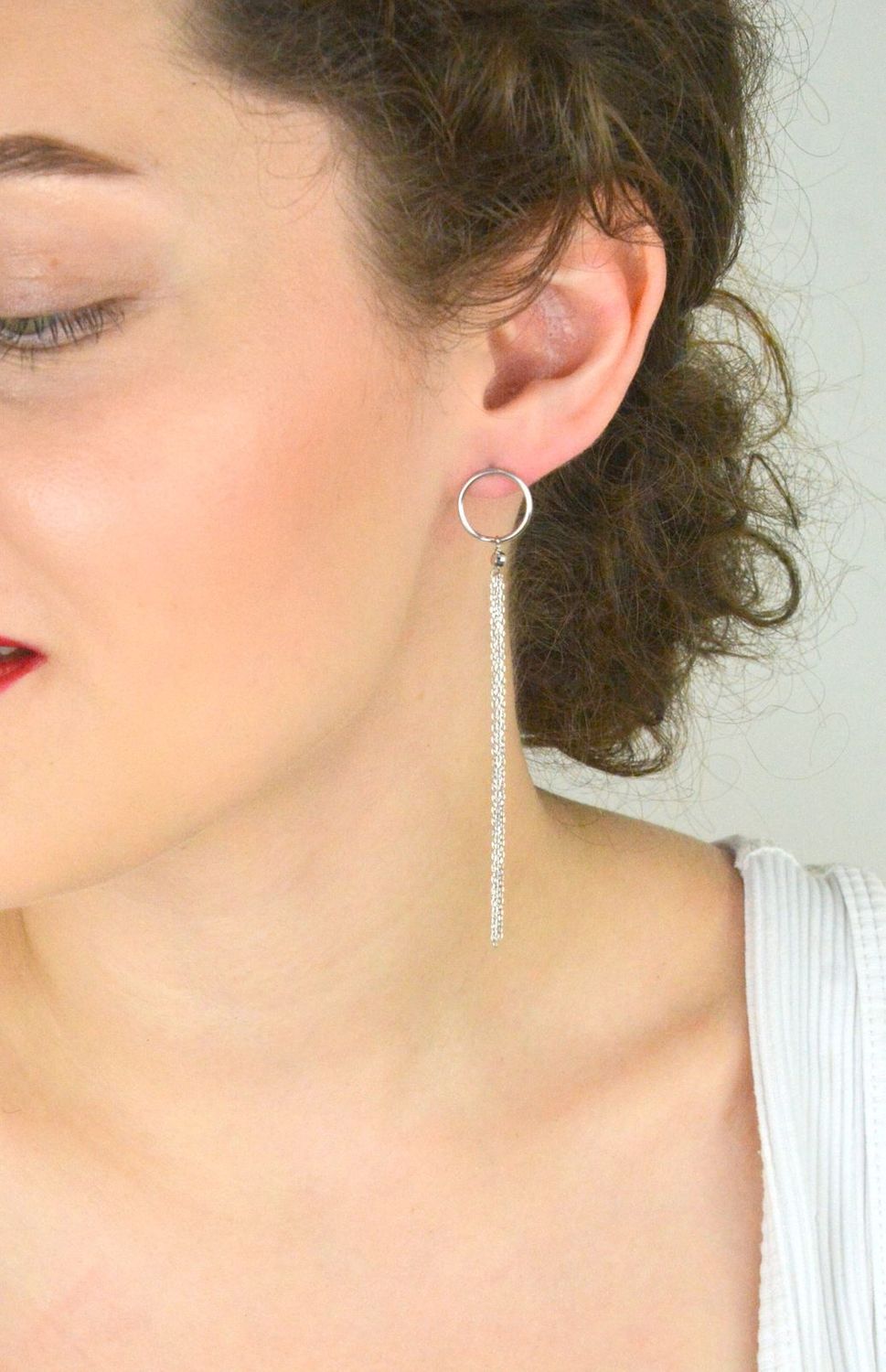 Kolczyki damskie wiszące srebrne próby 925, model S2K000000-269, z okrągłymi pustymi kółeczkami i długimi łańcuszkami. 1.jpg