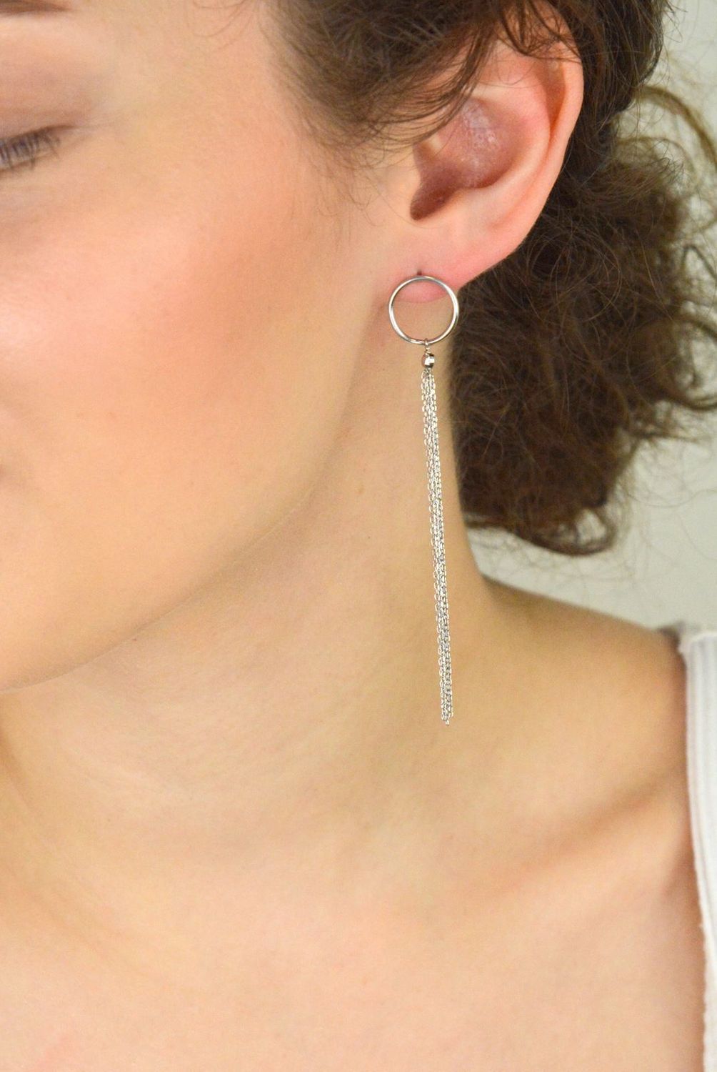 Kolczyki damskie wiszące srebrne próby 925, model S2K000000-269, z okrągłymi pustymi kółeczkami i długimi łańcuszkami. 1.jpg