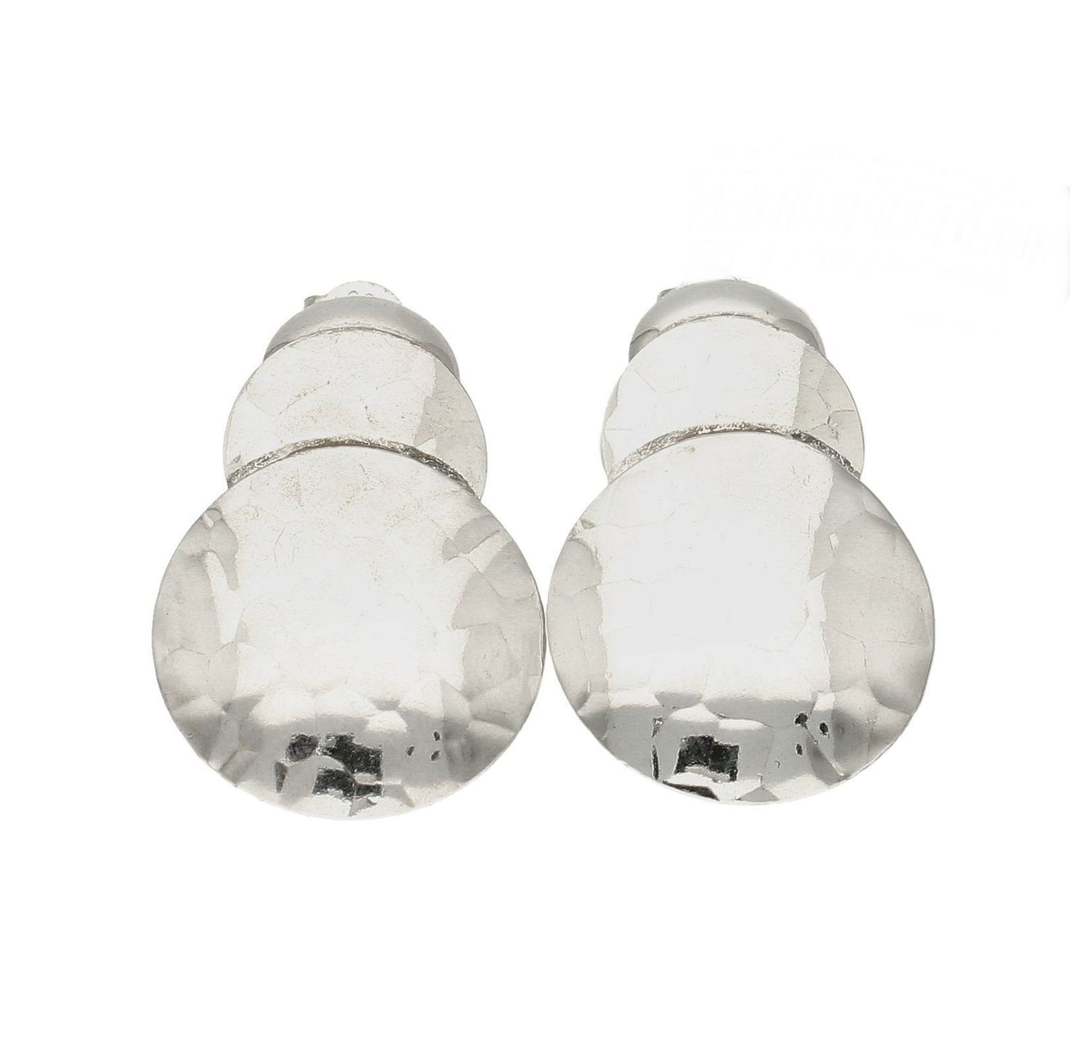 Srebrne kolczyki na sztyft okrągłe sztywne blaszki S2K000000-274. Srebrne kolczyki wiszące trzy koła małe, średnie, duże. Koła ułożone są symetrycznie i wielkością. Piękny blask. Dzięki swojej powierzchni pięknie załamują świa.jpg