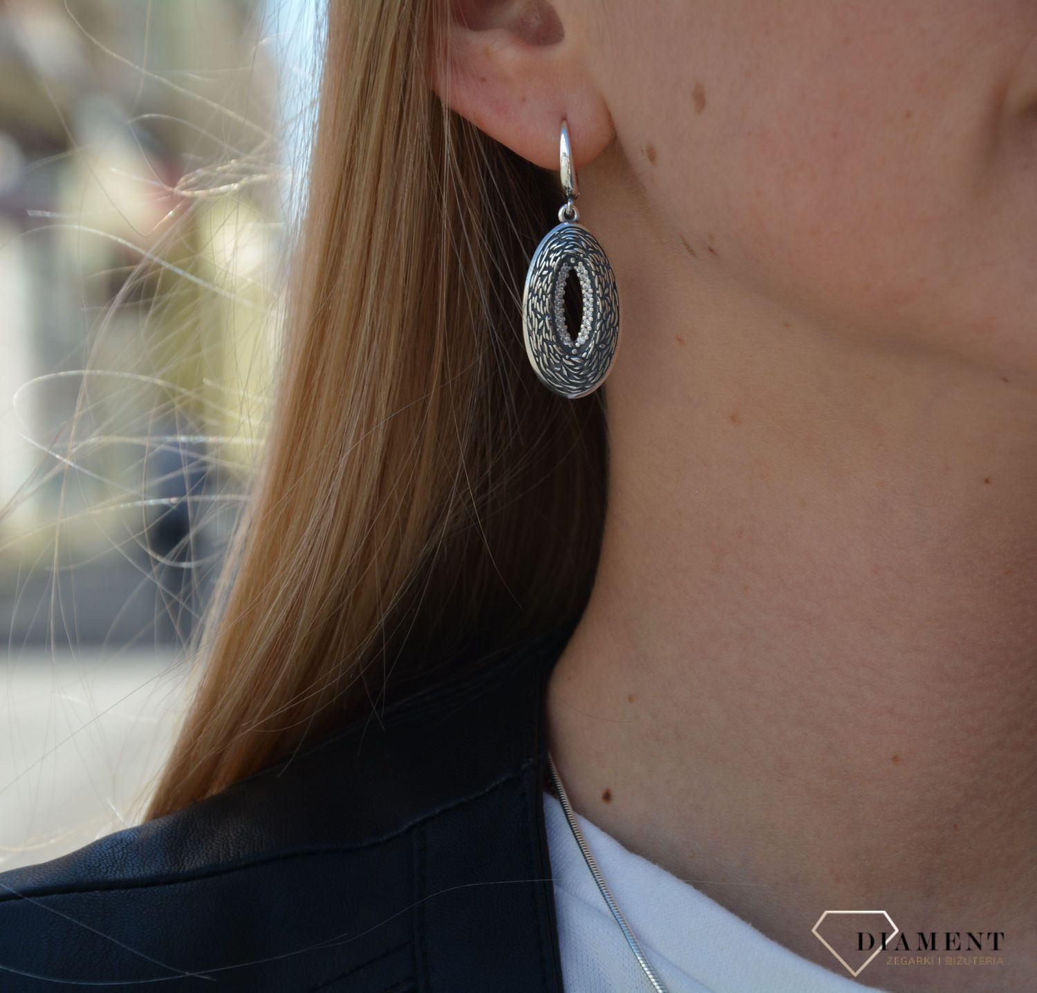 Kolczyki wykonane z najwyższej jakości srebra. Kolczyki wykonane z dbałością o szczegóły. Kolczyki zapinane na wygodne zapięcie typu angielskie..jpg