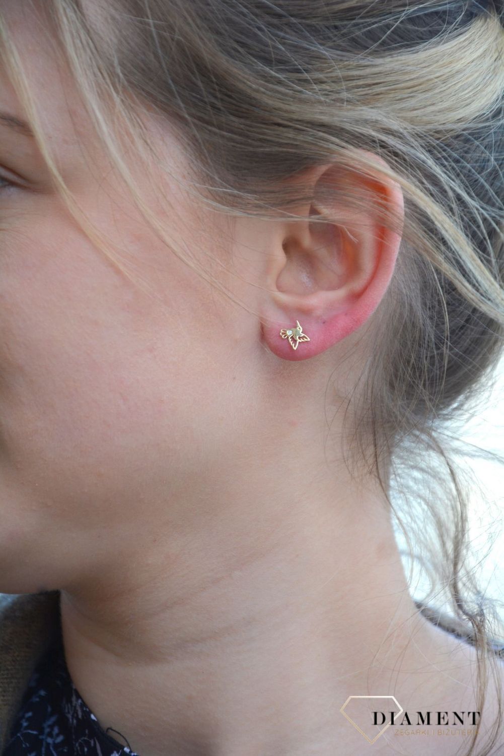 Złote kolczyki koliber ozdobione cyrkonią.jpg