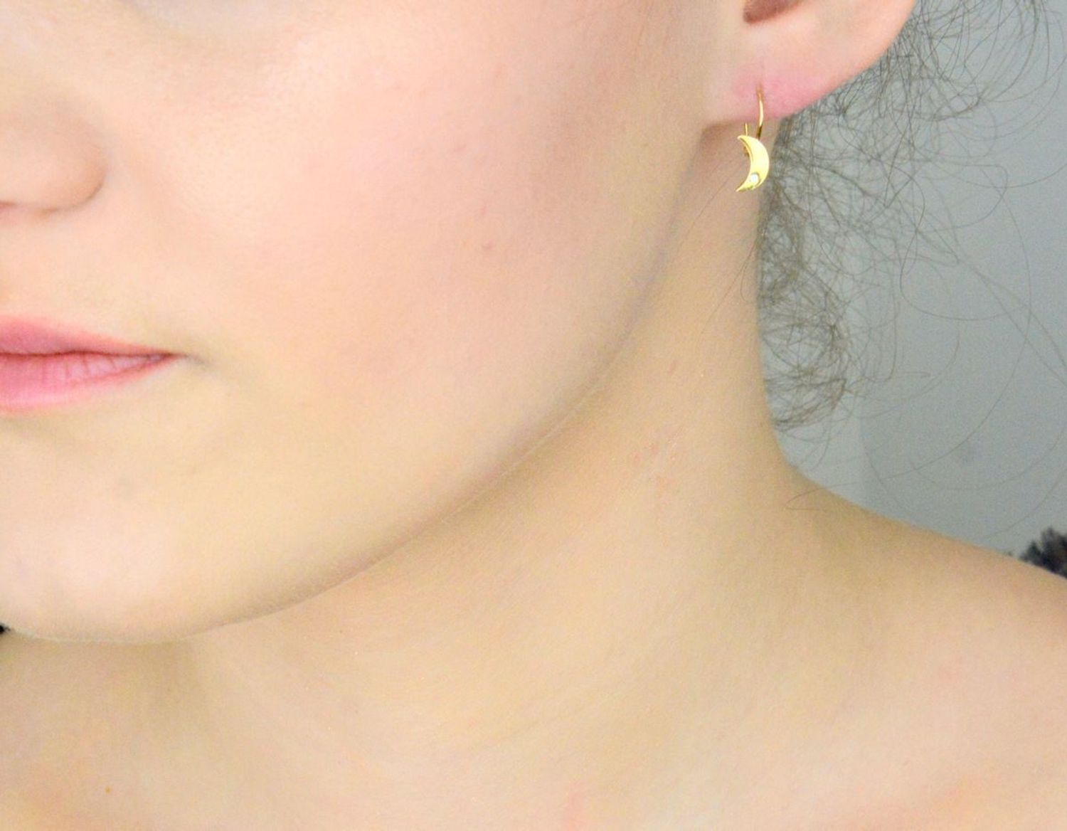 Złote kolczyki wiszące księżyce z cyrkonią dla dziewczynek.jpg