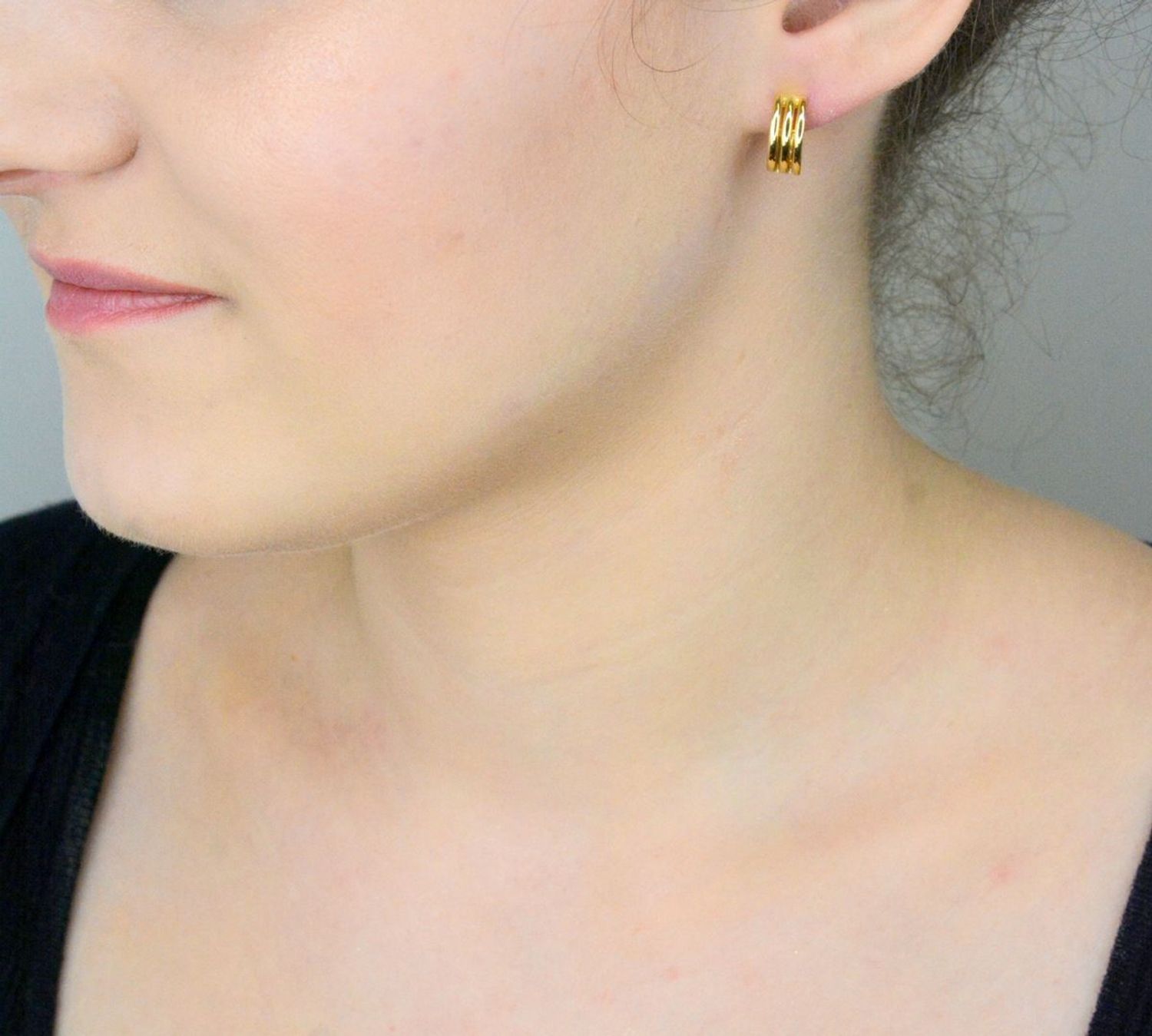 Kolczyki damskie złote 585 gładkie trzyrzędowe S2K000000-433 Złote kolczyki wykonane z najwyższej jakości żółtego złota, próby 585. 1.jpg