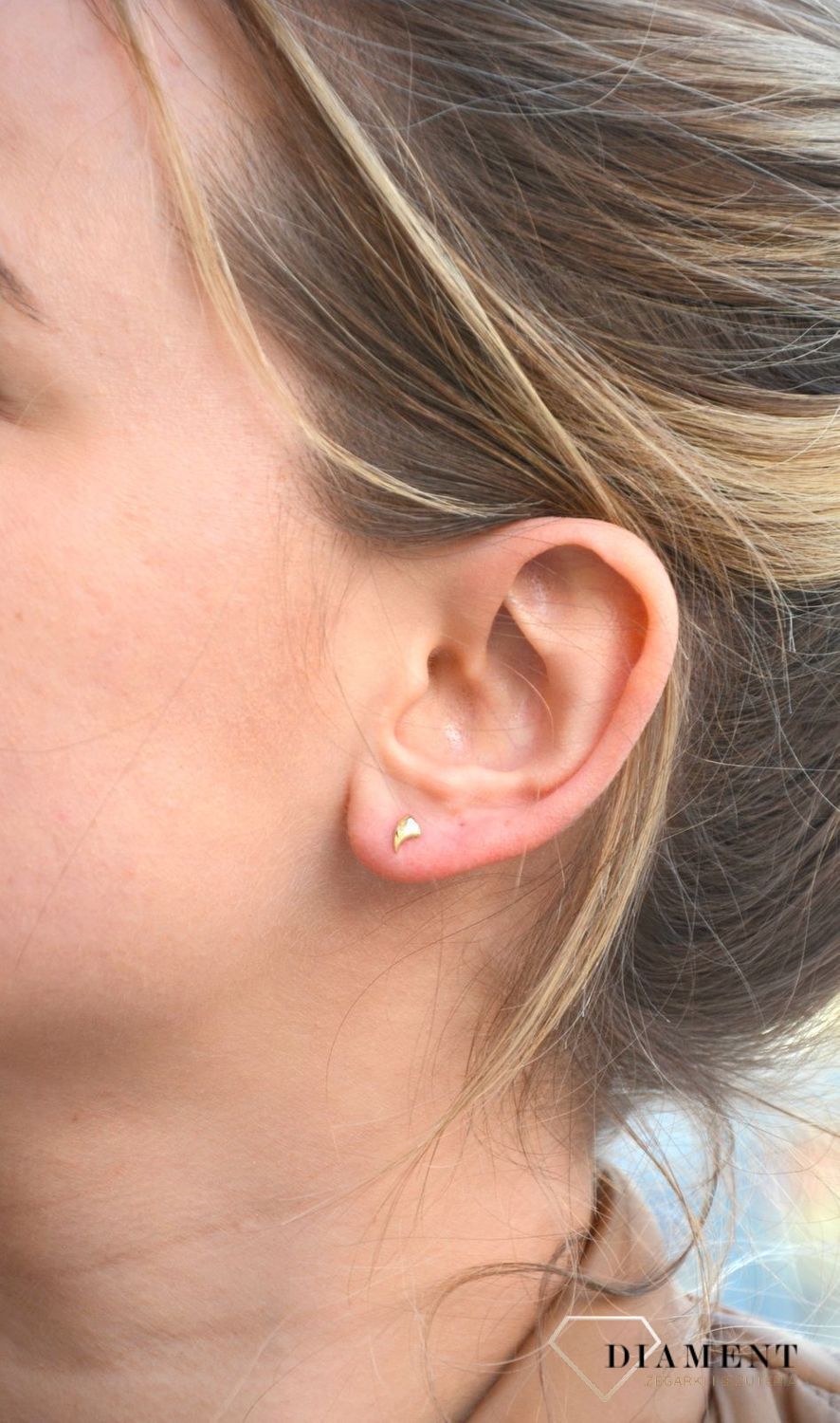 Złote kolczyki gładkie. Kolczyki zapinane na sztyft.jpg