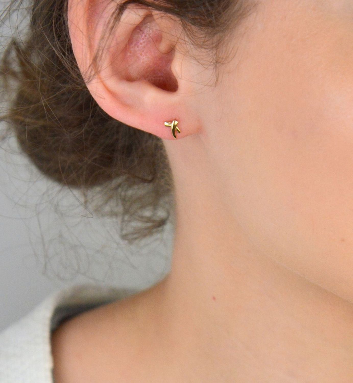 Kolczyki damskie złote wkrętki pr 585, S2K000000-440 Eleganckie i ponadczasowe złote kolczyki wkrętki to must-have w kolekcji każdej kobiety. Wykonane z wysokiej jakości złota próby 585,1.jpg