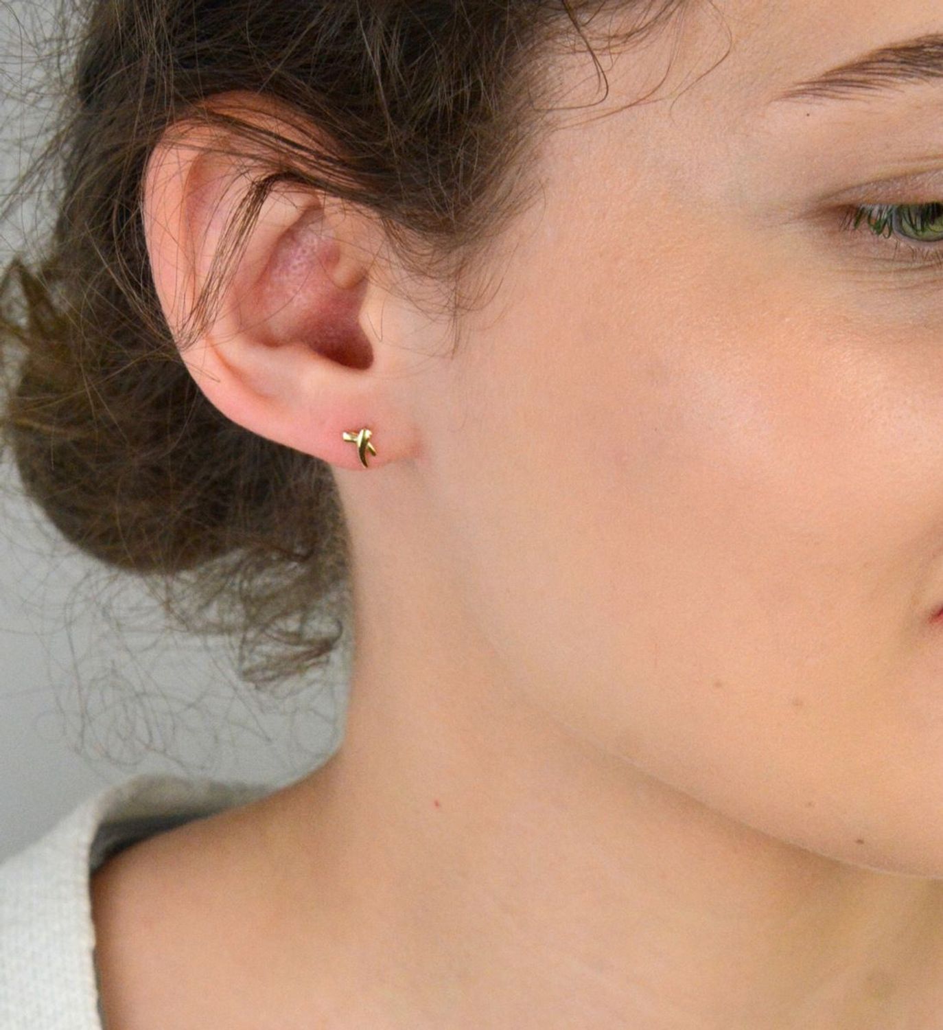 Kolczyki damskie złote wkrętki pr 585, S2K000000-440 Eleganckie i ponadczasowe złote kolczyki wkrętki to must-have w kolekcji każdej kobiety. Wykonane z wysokiej jakości złota próby 585,1.jpg