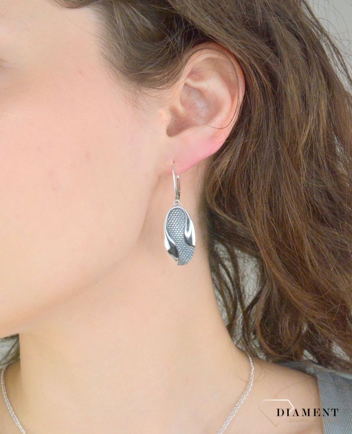 Kolczyki srebrne wiszące pr 925, S2K000000-513A  Srebrne kolczyki wiszące owalne blaszki zostały wykonane z najwyższej jakości srebra próby 925. Idealny prezent dla każdej kobiety.1.jpg