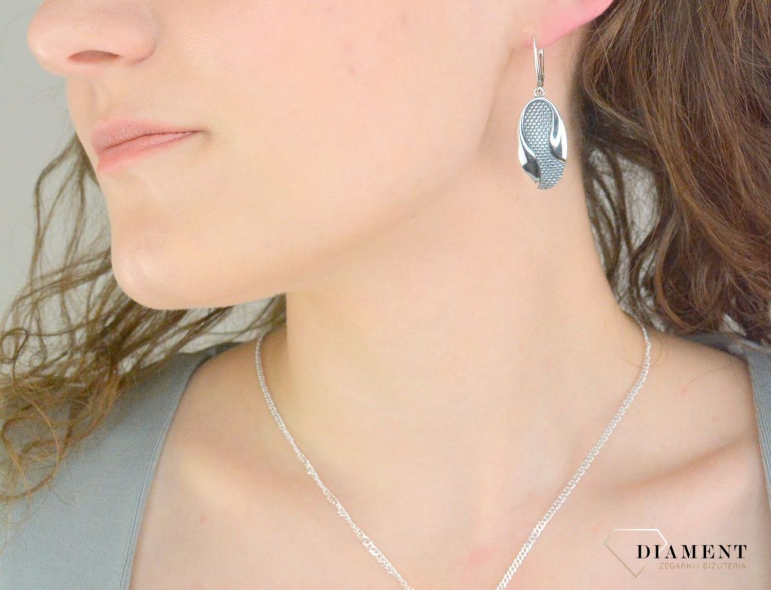 Kolczyki srebrne wiszące pr 925, S2K000000-513A  Srebrne kolczyki wiszące owalne blaszki zostały wykonane z najwyższej jakości srebra próby 925. Idealny prezent dla każdej kobiety.1.jpg