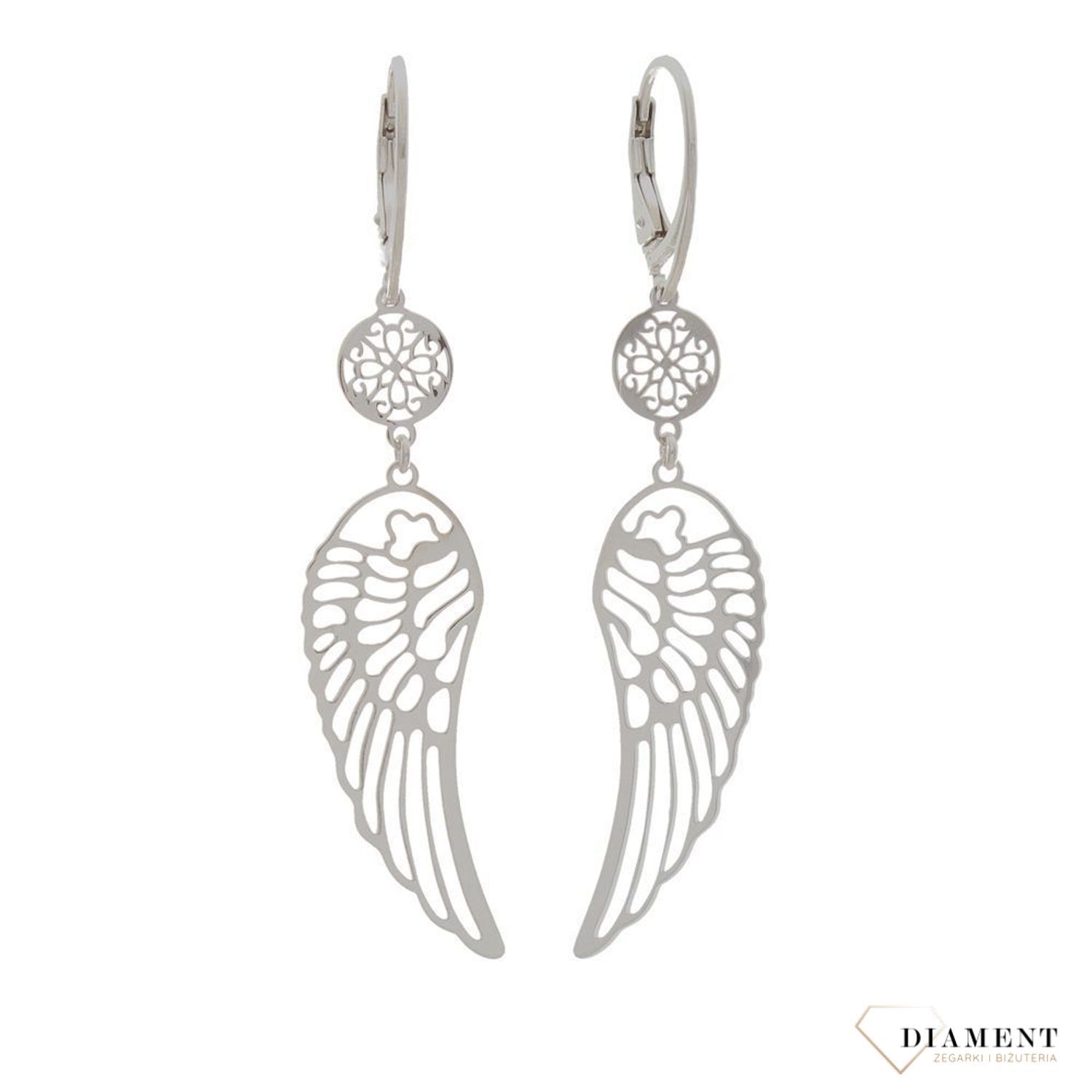 Długie kolczyki z motywem skrzydła wykonane ze srebra próby 925. Kolczyki z wygodnym zapięciem typu bigiel. Idealny pomysł na prezent dla kobiety..jpg