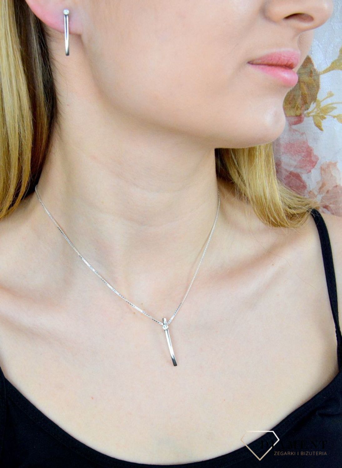 Kolczyki damskie  Srebrne patyczki  S2K000000-738 Srebrne kolczyki zapinane na ponadczasowe zapięcie typu sztyft, zostały wykonane z najwyższej jakości srebra próby 925. Idealny pomysł na prezent.jpg