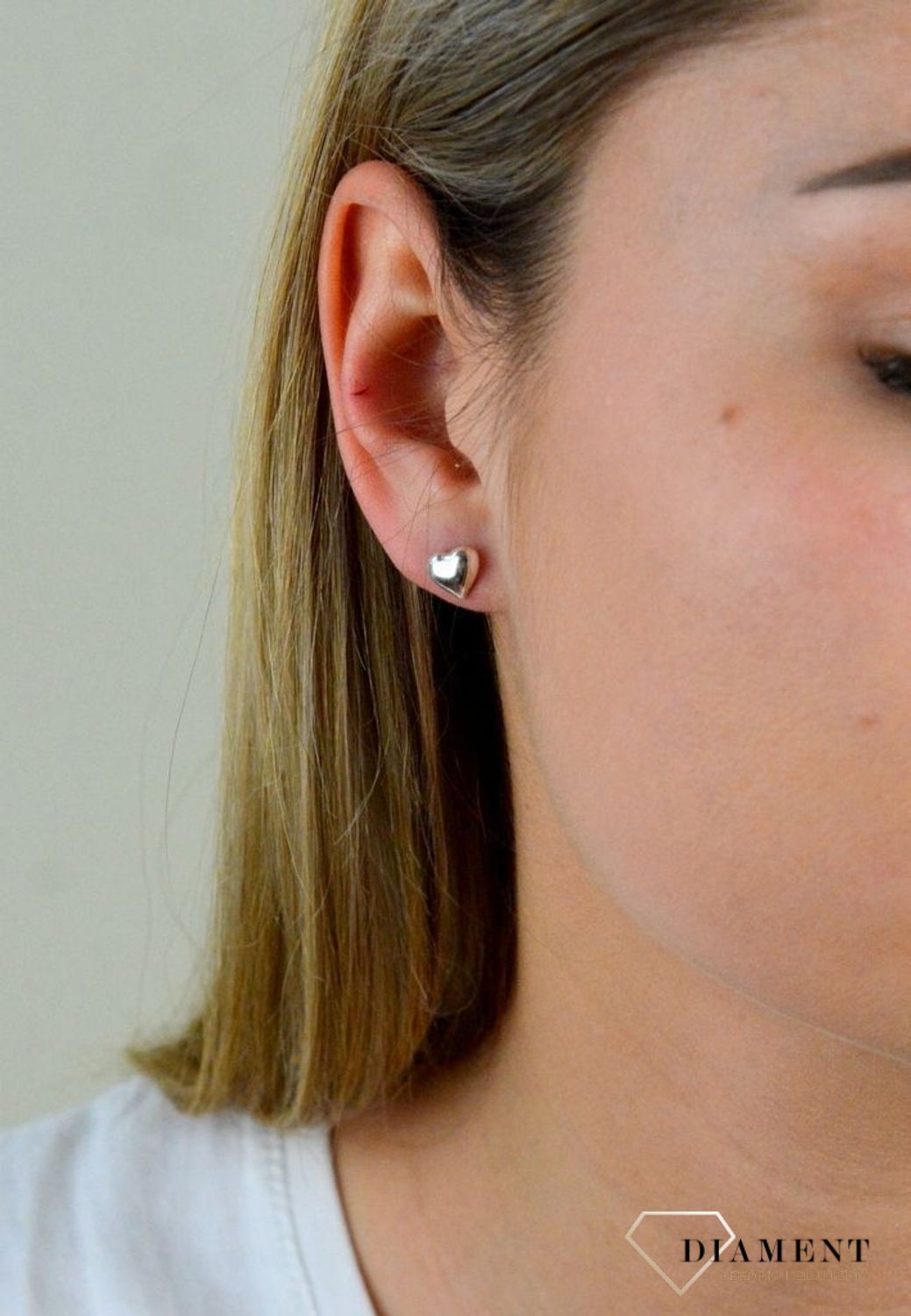 Srebrne kolczyki serduszka S2K000000-787. Srebrne kolczyki serduszka. Kolczyki srebrne wkrętki. Kolczyki srebrne na sztyft. Srebrne kolczyki dla dziewczynki. kolczyki damskie srebrne. Kolczyki na każdą okaz.jpg