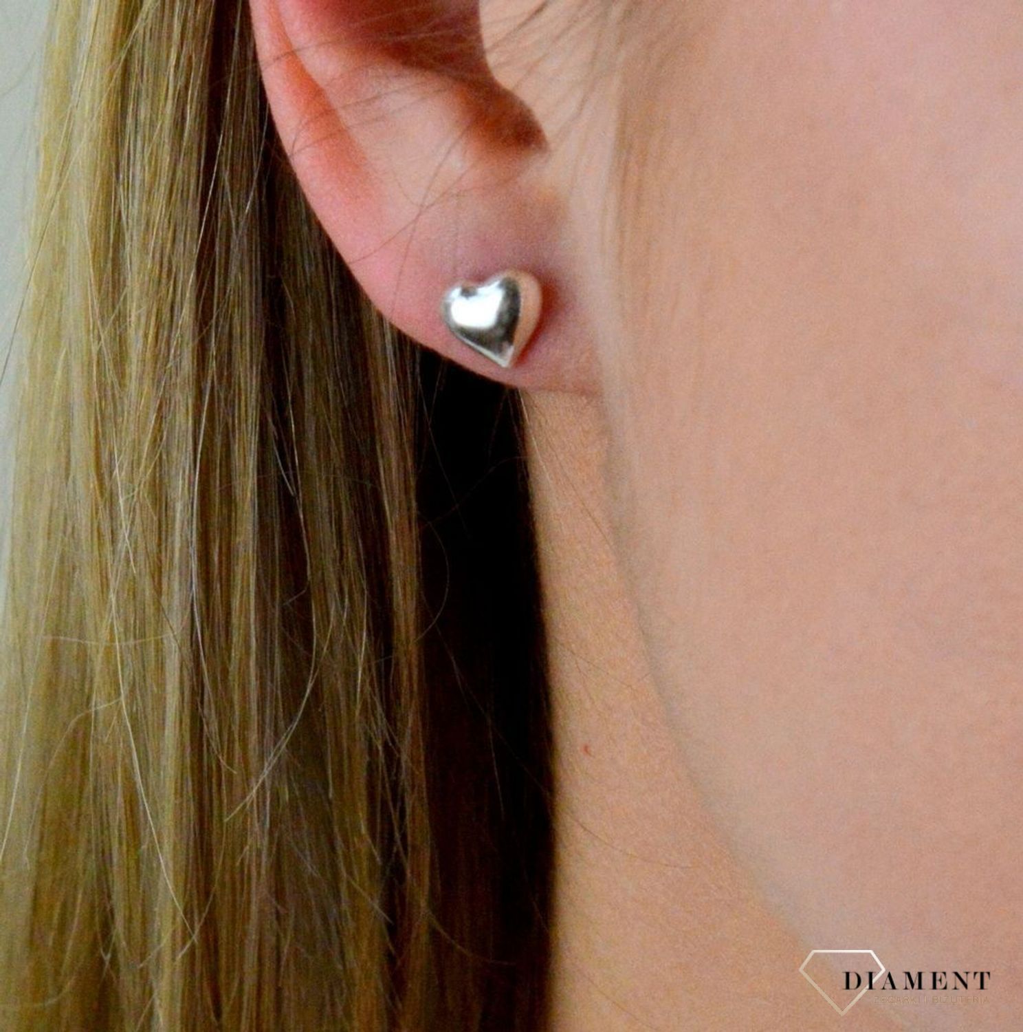 Srebrne kolczyki serduszka S2K000000-787. Srebrne kolczyki serduszka. Kolczyki srebrne wkrętki. Kolczyki srebrne na sztyft. Srebrne kolczyki dla dziewczynki. kolczyki damskie srebrne. Kolczyki na każdą okaz.jpg