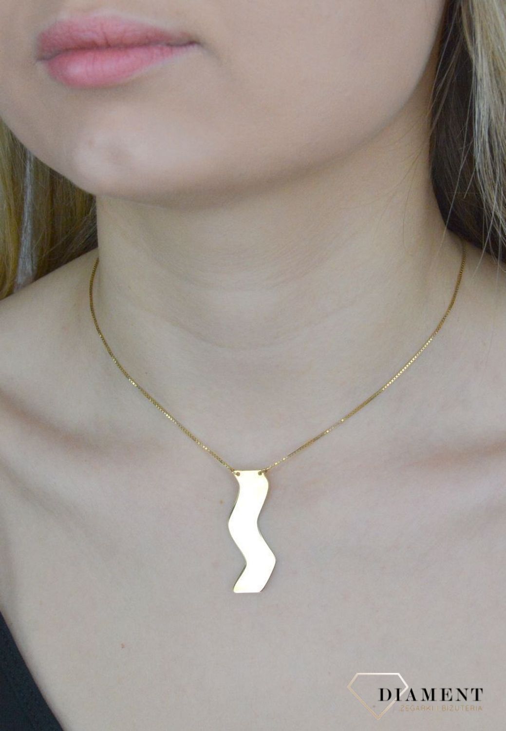 Srebrny naszyjnik pokryty złotem Falista blaszka S2N000000-025. Możliwość graweru. Taki prezent z pewnością przypadnie do gustu każdej modnej kobiecie. Łańcuszek z blaszką..jpg