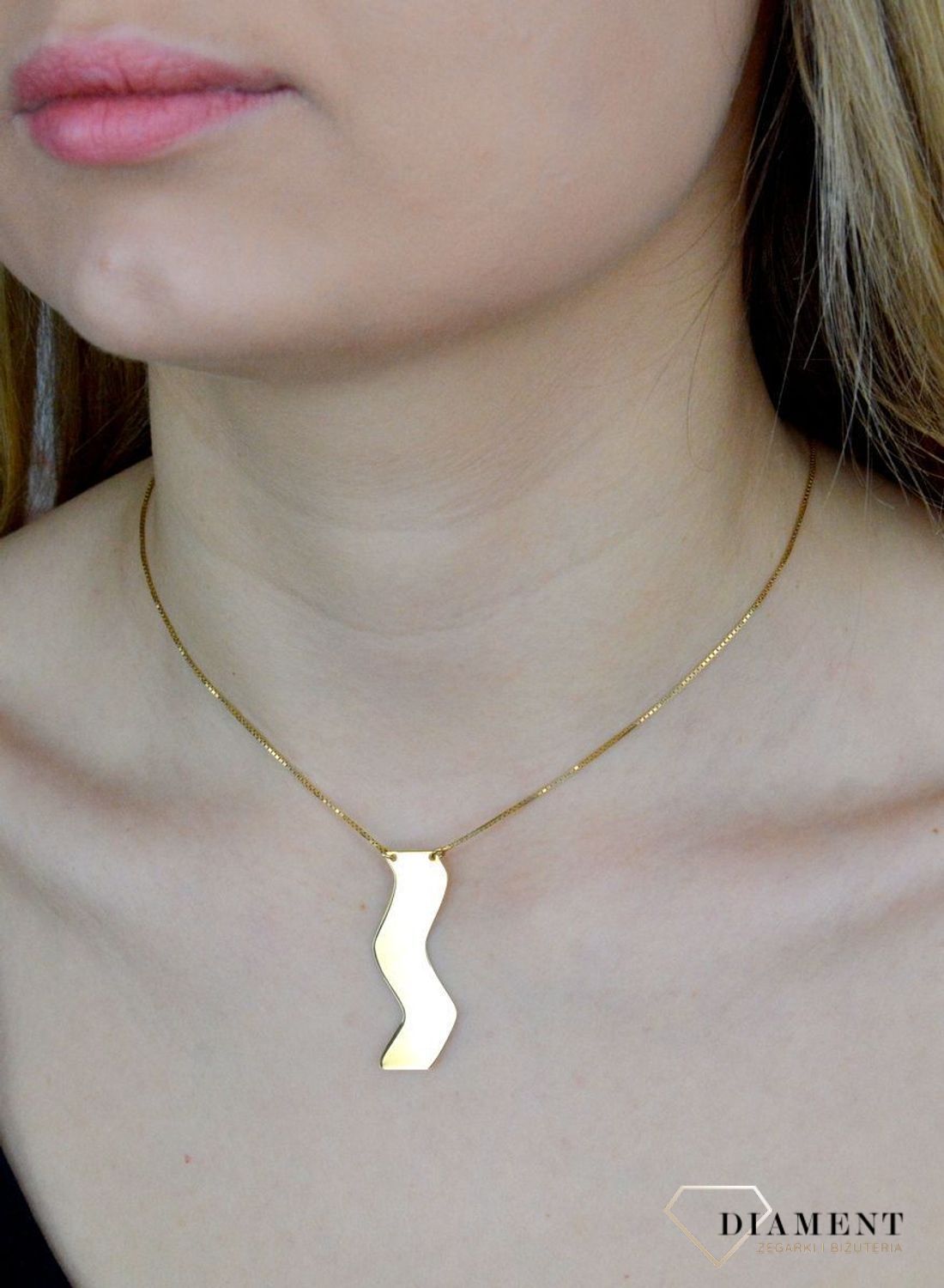 Srebrny naszyjnik pokryty złotem Falista blaszka S2N000000-025. Możliwość graweru. Taki prezent z pewnością przypadnie do gustu każdej modnej kobiecie. Łańcuszek z blaszką..jpg