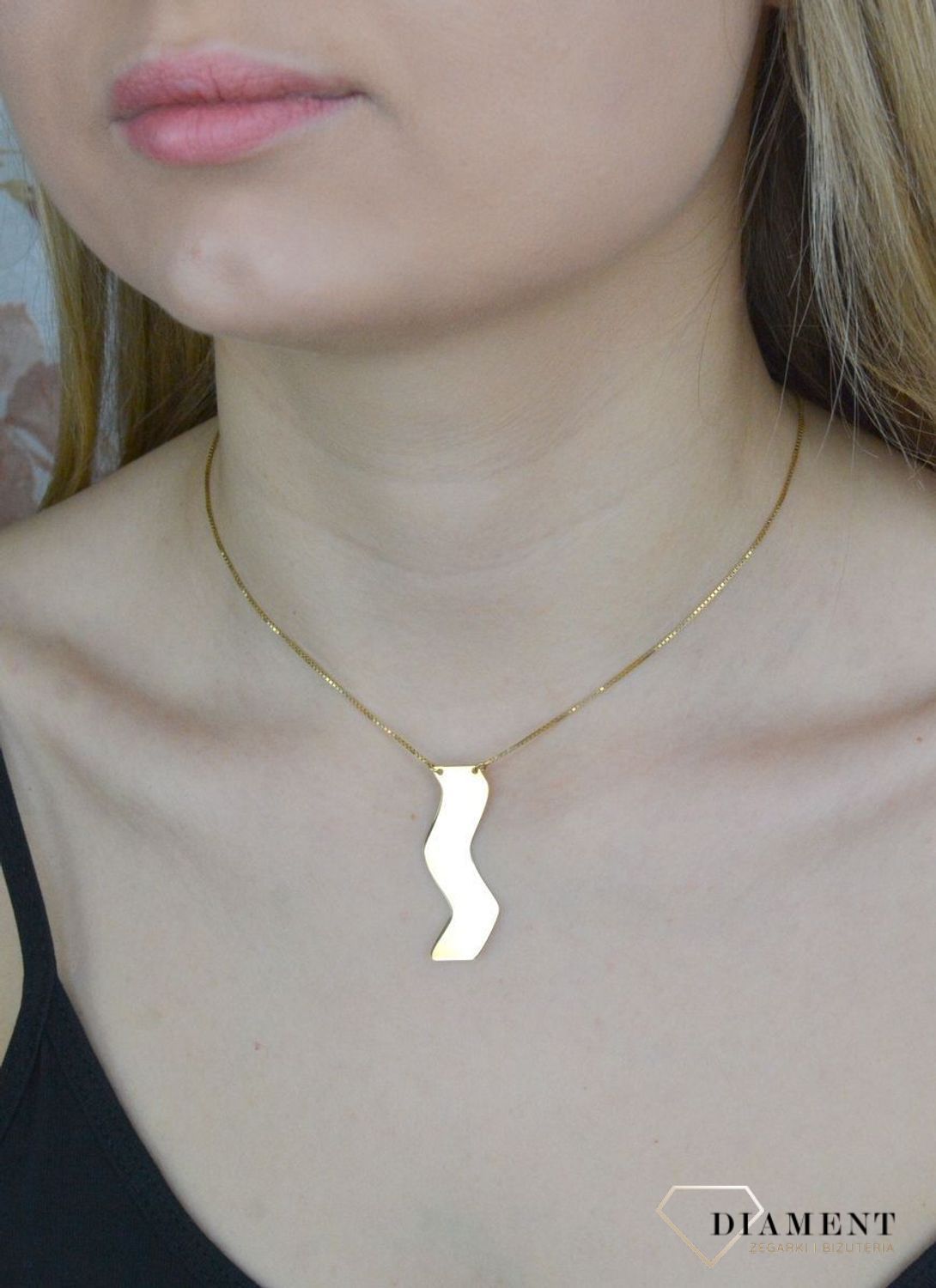 Srebrny naszyjnik pokryty złotem Falista blaszka S2N000000-025. Możliwość graweru. Taki prezent z pewnością przypadnie do gustu każdej modnej kobiecie. Łańcuszek z blaszką..jpg