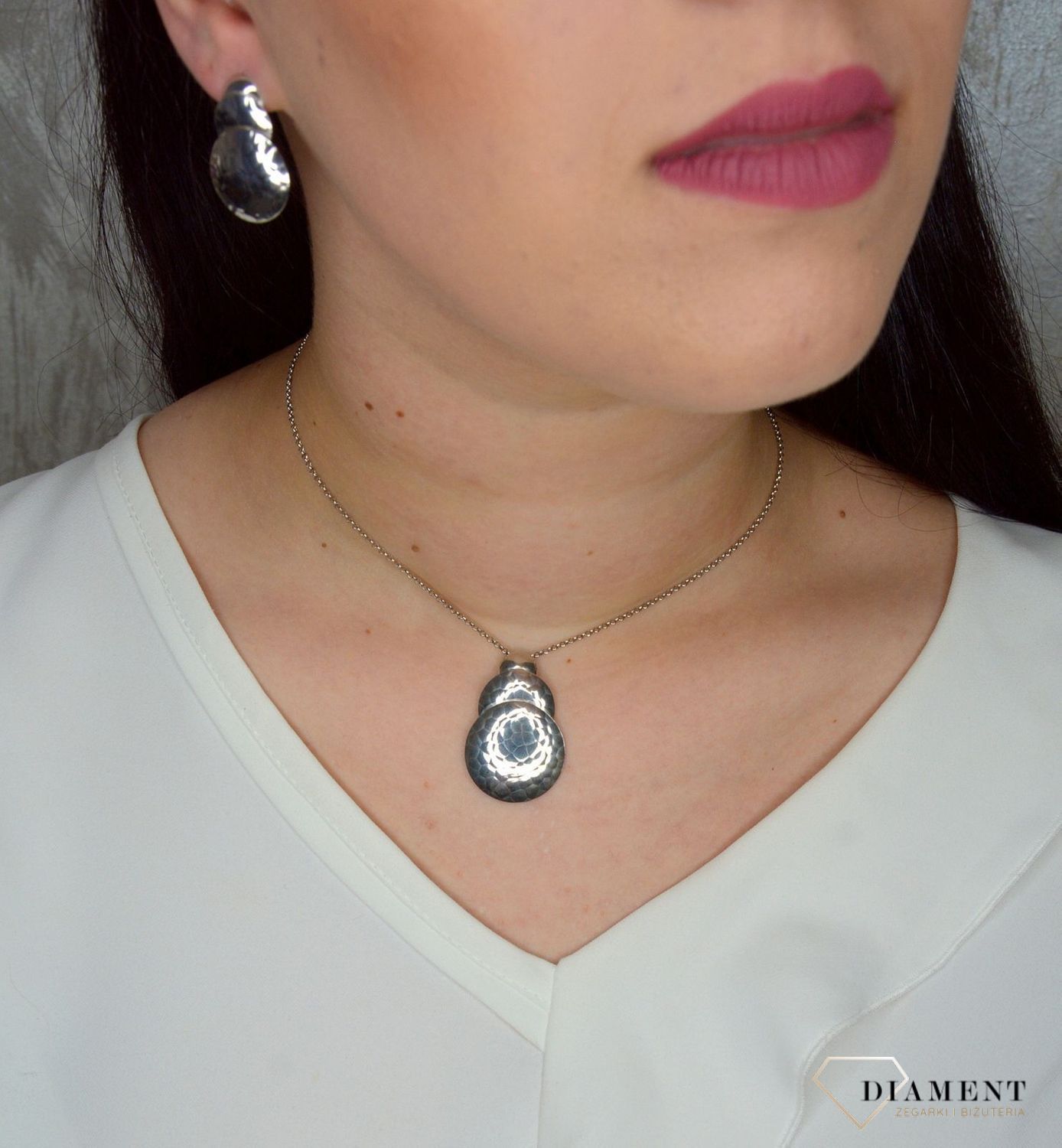 Srebrny naszyjnik okrągłe sztywne blaszki.jpg