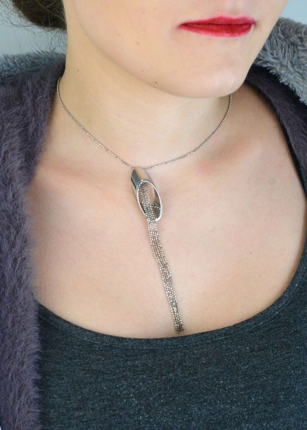 Naszyjnik srebrny S2N000000-292 z owalną zawieszką i wiszącymi łańcuszkami. Srebro próby 925, długość 39+4 cm, waga 9,65 g. Delikatny, elegancki dodatek idealny na każdą okazję.1.jpg