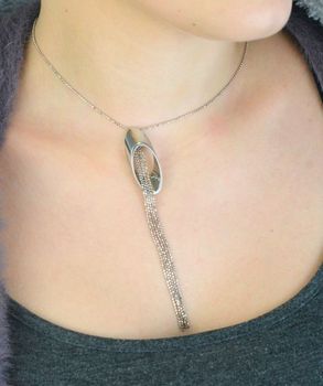 Naszyjnik srebrny S2N000000-292 z owalną zawieszką i wiszącymi łańcuszkami. Srebro próby 925, długość 39+4 cm, waga 9,65 g. Delikatny, elegancki dodatek idealny na każdą okazję (3).JPG