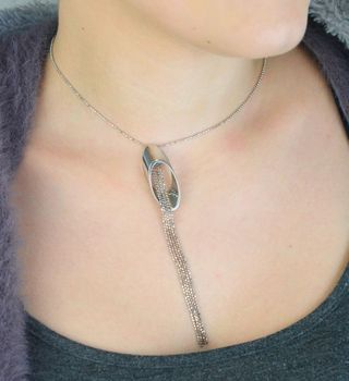 Naszyjnik srebrny S2N000000-292 z owalną zawieszką i wiszącymi łańcuszkami. Srebro próby 925, długość 39+4 cm, waga 9,65 g. Delikatny, elegancki dodatek idealny na każdą okazję (4).JPG