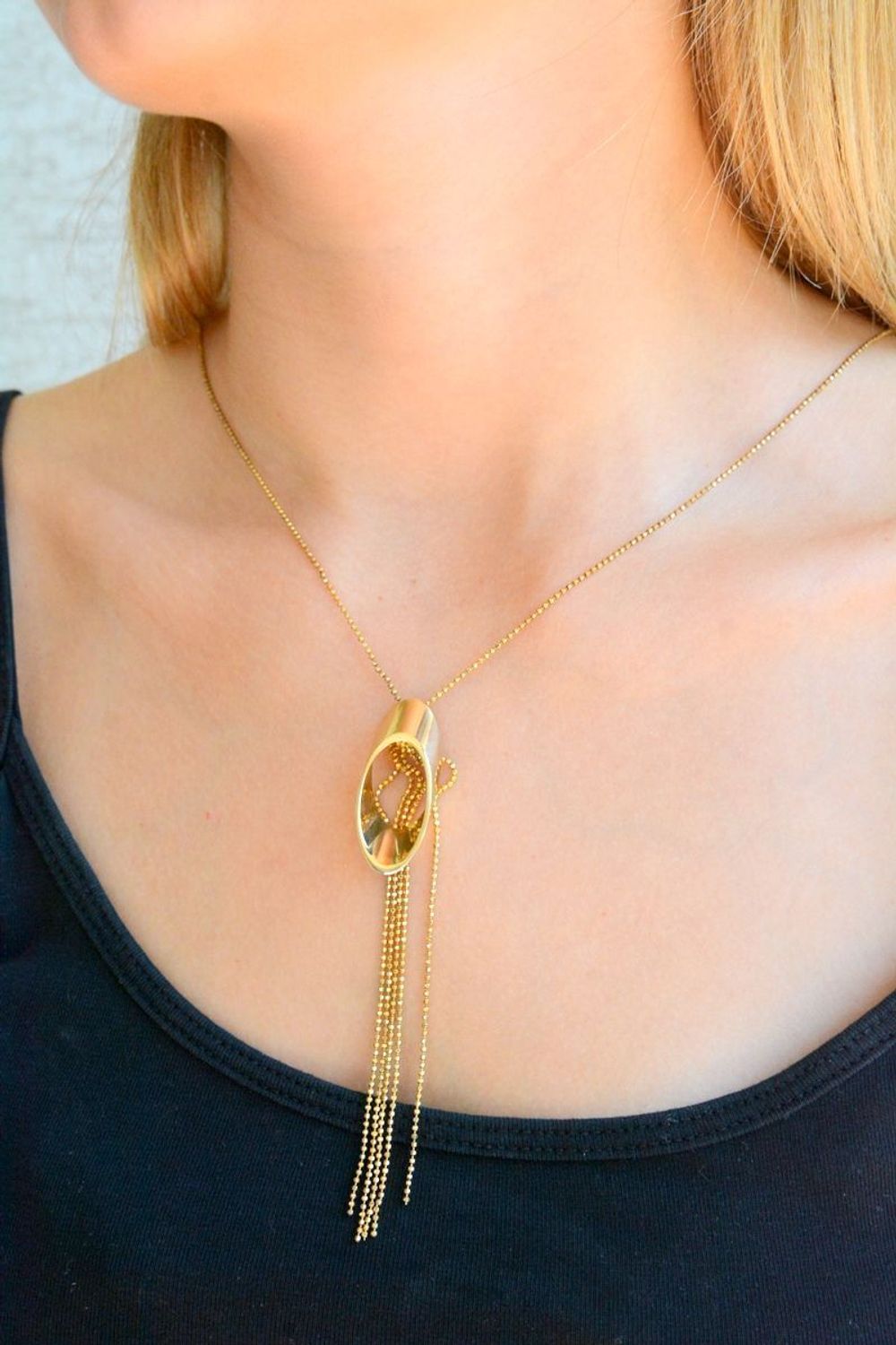 Naszyjnik srebrny damski celebrytka z owalną zawieszką pokryta złotem S2N000000-293. Naszyjnik wykonany z najwyższej próby srebra w połączeniu z modną zawieszką w kształcie owalu. Naszyjnik pozłacany idealny na prezent (2).jpg