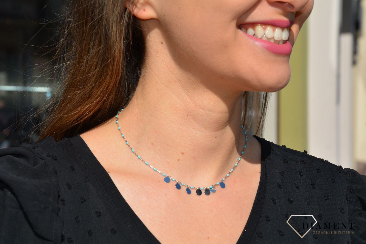 Naszyjnik srebrny z efektownymi niebieskimi koralikami oraz gładkimi kółeczkami. Naszyjnik to idealny prezent dla kobiety. Zapraszamy!.jpg