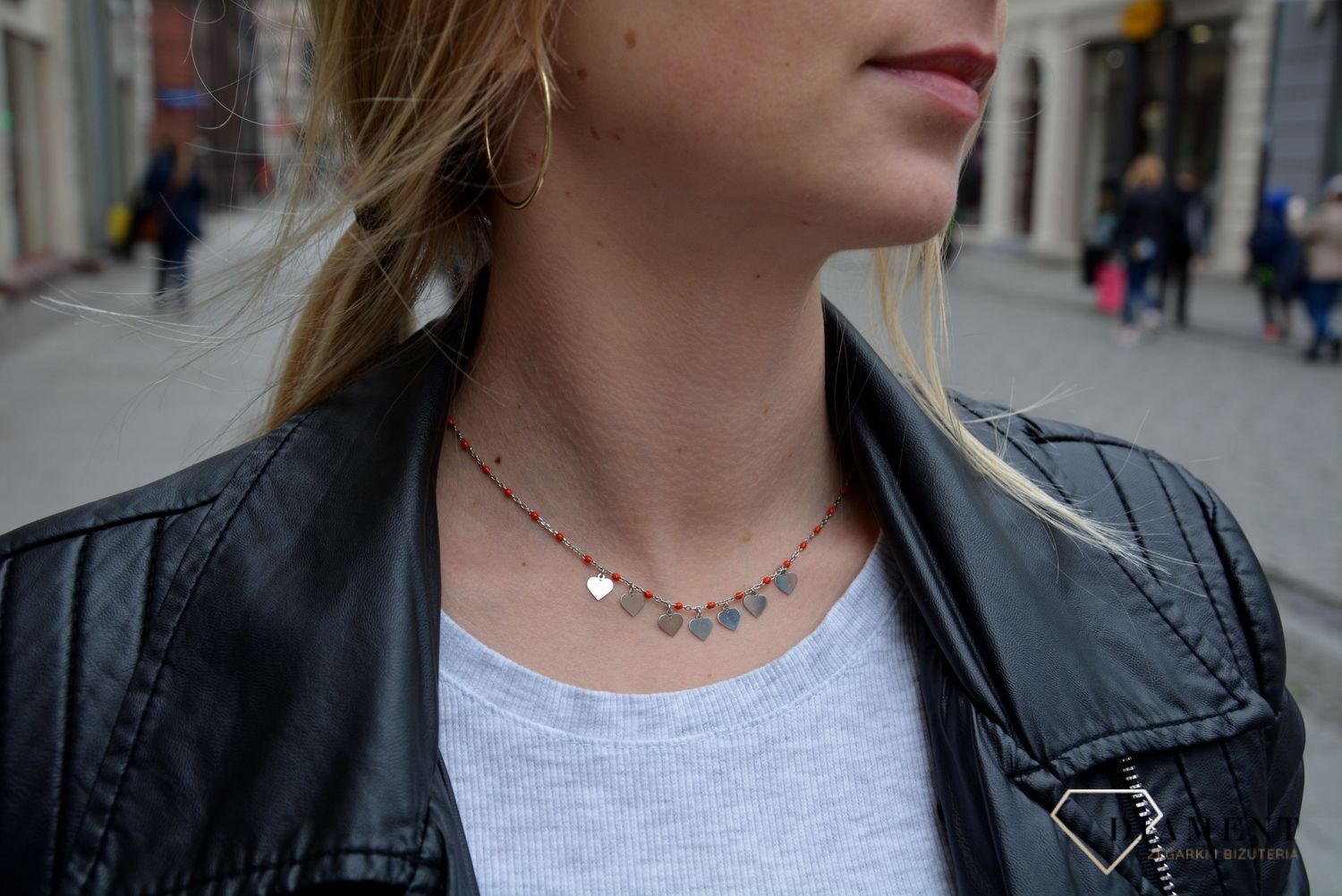 Modny naszyjnik srebrny to idealny wybór. To propozycja dla kobiet, które szukają nowoczesnych dodatków. Naszyjnik z serduszkiem to idealny prezent dla ukochanej..jpg