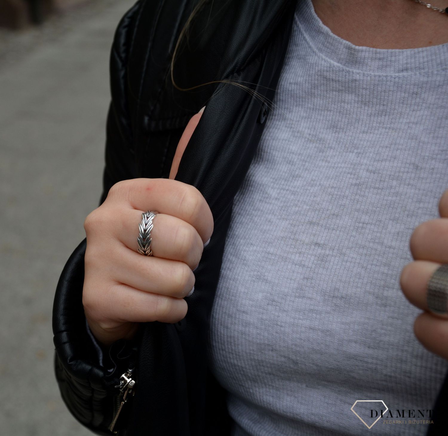 Pierścionek srebrny (3).jpg