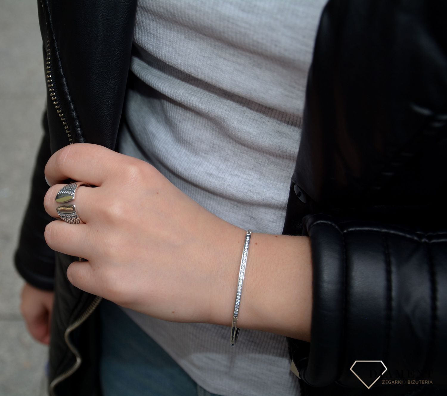 Pierścionek srebrny z cyrkoniami (2).jpg