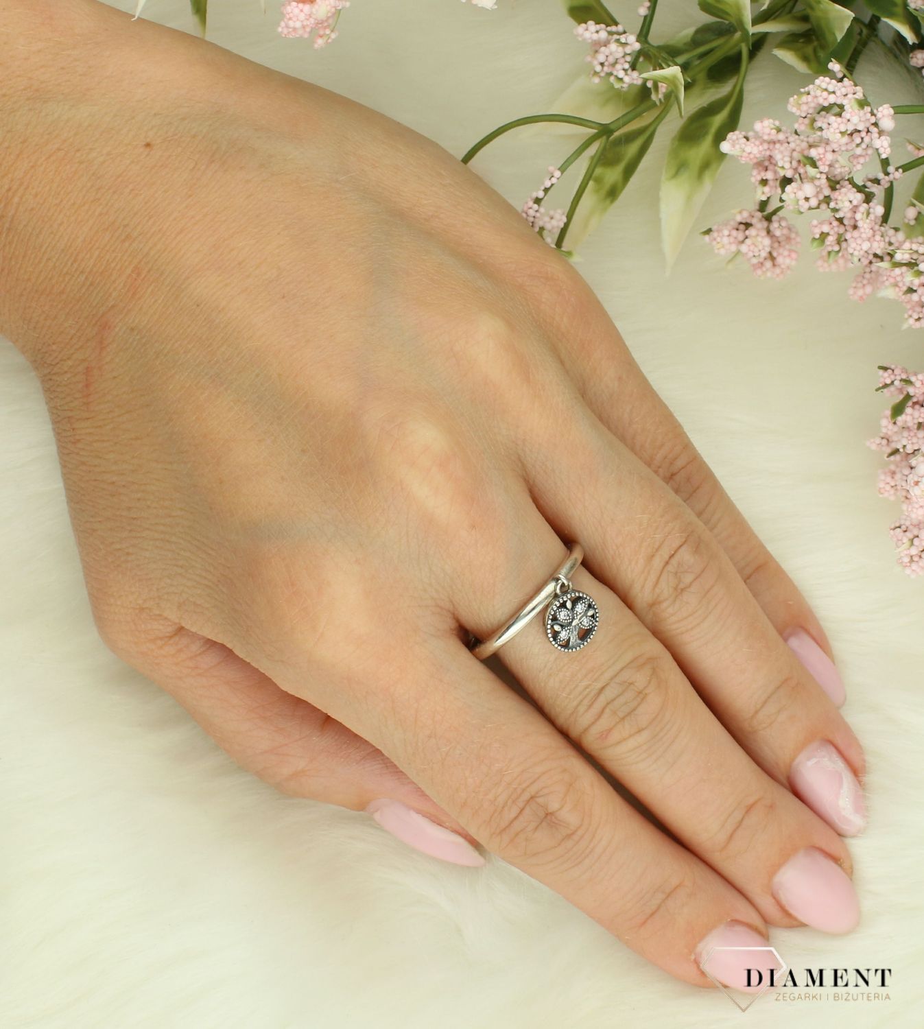 Srebrny pierścionek damski 925 z wiszącą zawieszką rozmiar 18 S2P000000-599. Srebrny pierścionek damski. Pierścionek srebrny na prezent. Pierścionek ze srebra z zawieszką.1.jpg