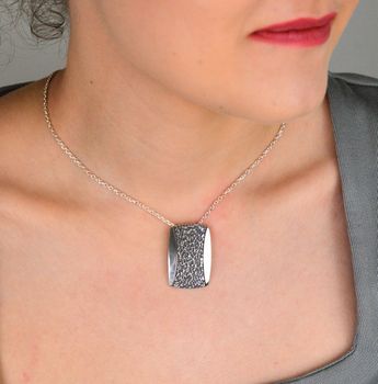Srebrna zawieszka grawerowana Diament 'Blaszka dla wytrwałych' S2Z000000-121 ✓Srebrne Zawieszki Damskie w Sklepie z Biżuterią zegarki-diament.pl ✓Piękne i Eleganckie Zawieszki dla Kobiet  (3).JPG