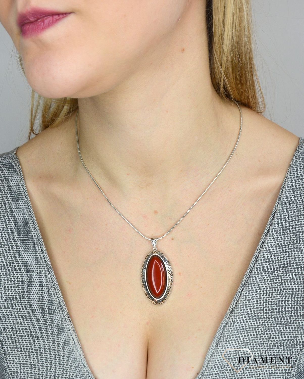 Zawieszka srebrna ' Duży, czerwony kamień'.jpg