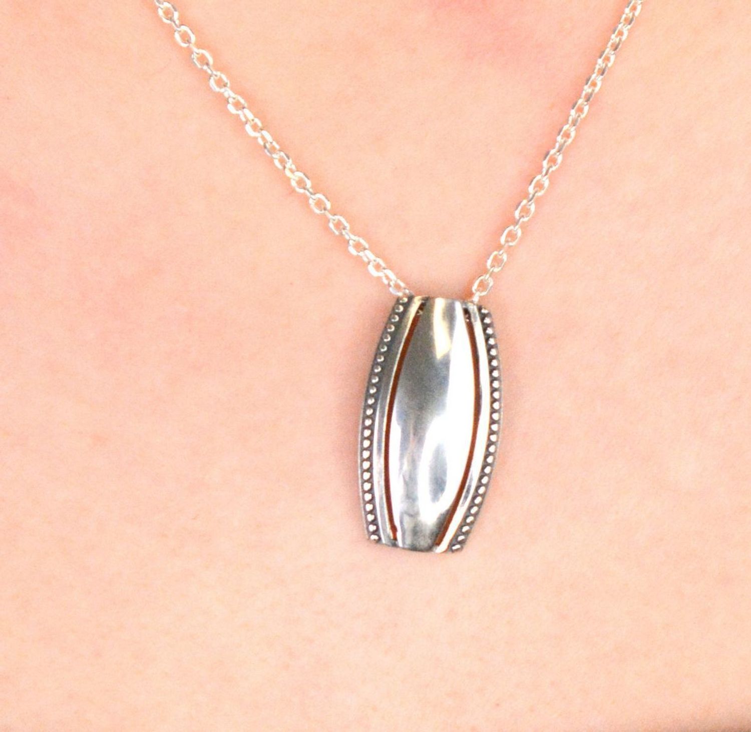 Zawieszka srebrna prostokątna próba 925, S2Z000000-217, Elegancka zawieszka srebrna o prostokątnym kształcie, wykonana z wysokiej jakości srebra próby 925,.jpg