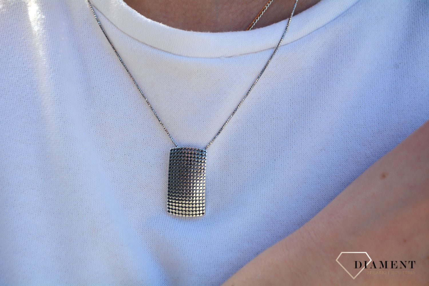 Zawieszka srebrna damska oksydowana 925 S2Z000000-229. Zawieszka srebrna damska. Zawieszka prosta rodowana. Zawieszka srebrna blaszka. Zawieszka srebrna prostokątna. Zawieszka idealna na prezent..jpg