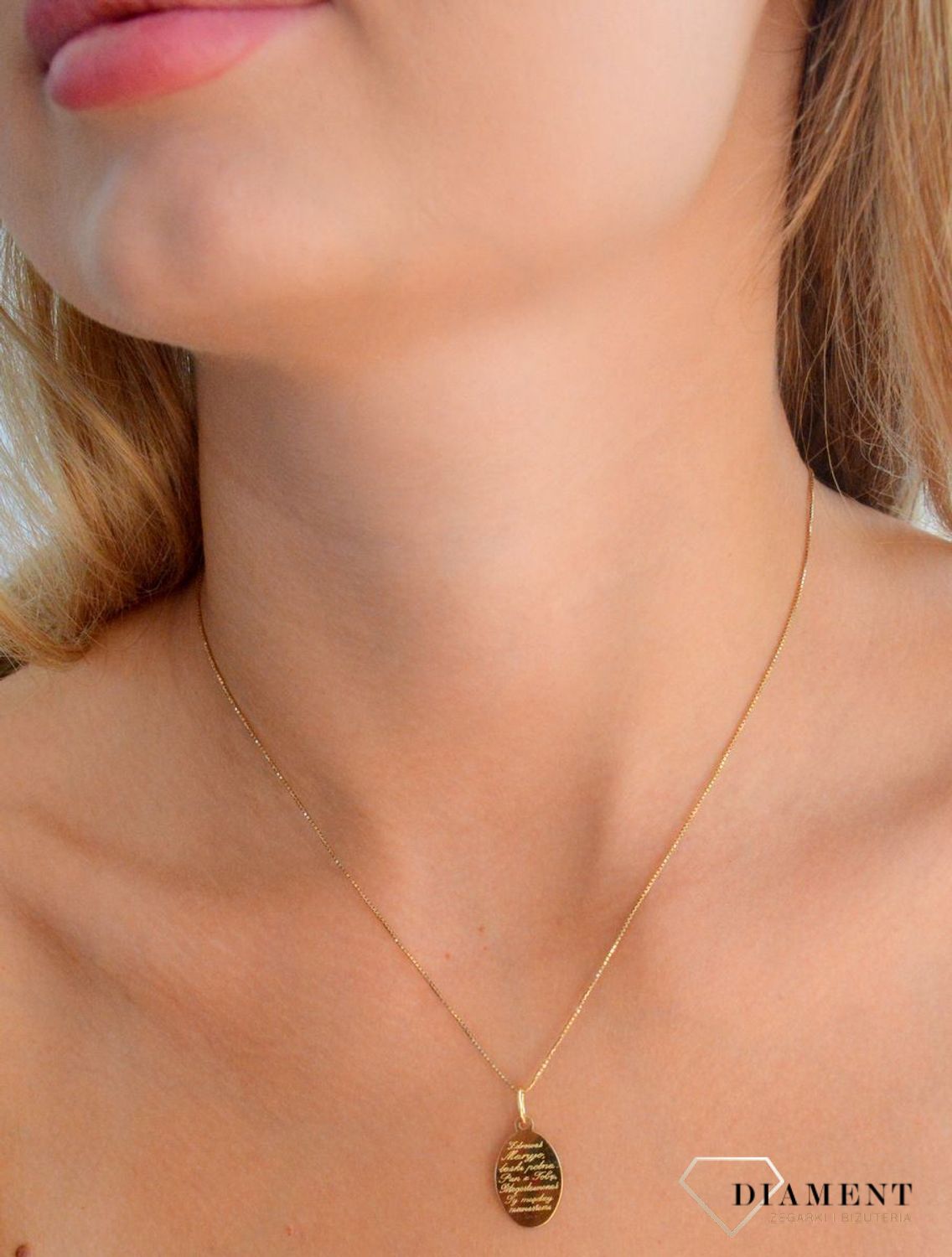 Złota podwójna zawieszka 585 medalik ze Zdrowaś Maryjo i wizerunkiem Matki Boskiej Częstochowskiej.jpg