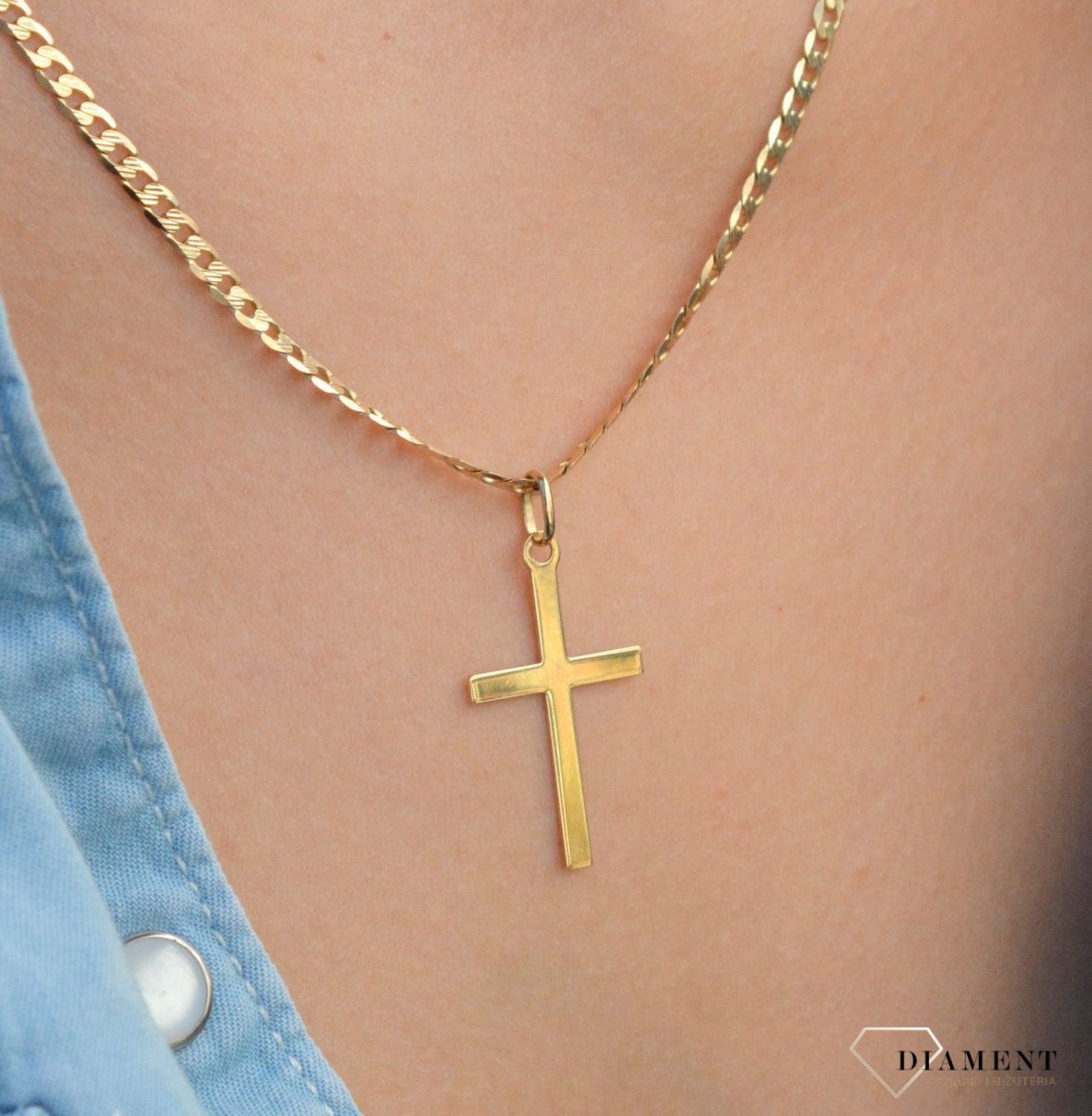 Złota zawieszka na łańcuszek krzyżyk płaski 3 cm S2Z000000-378. Złoty wisiorek krzyżyk to biżuteria sakralna, która sprawdzi się jako prezent na takie okazje jak chrzest, bierzmowanie czy komunia..jpg