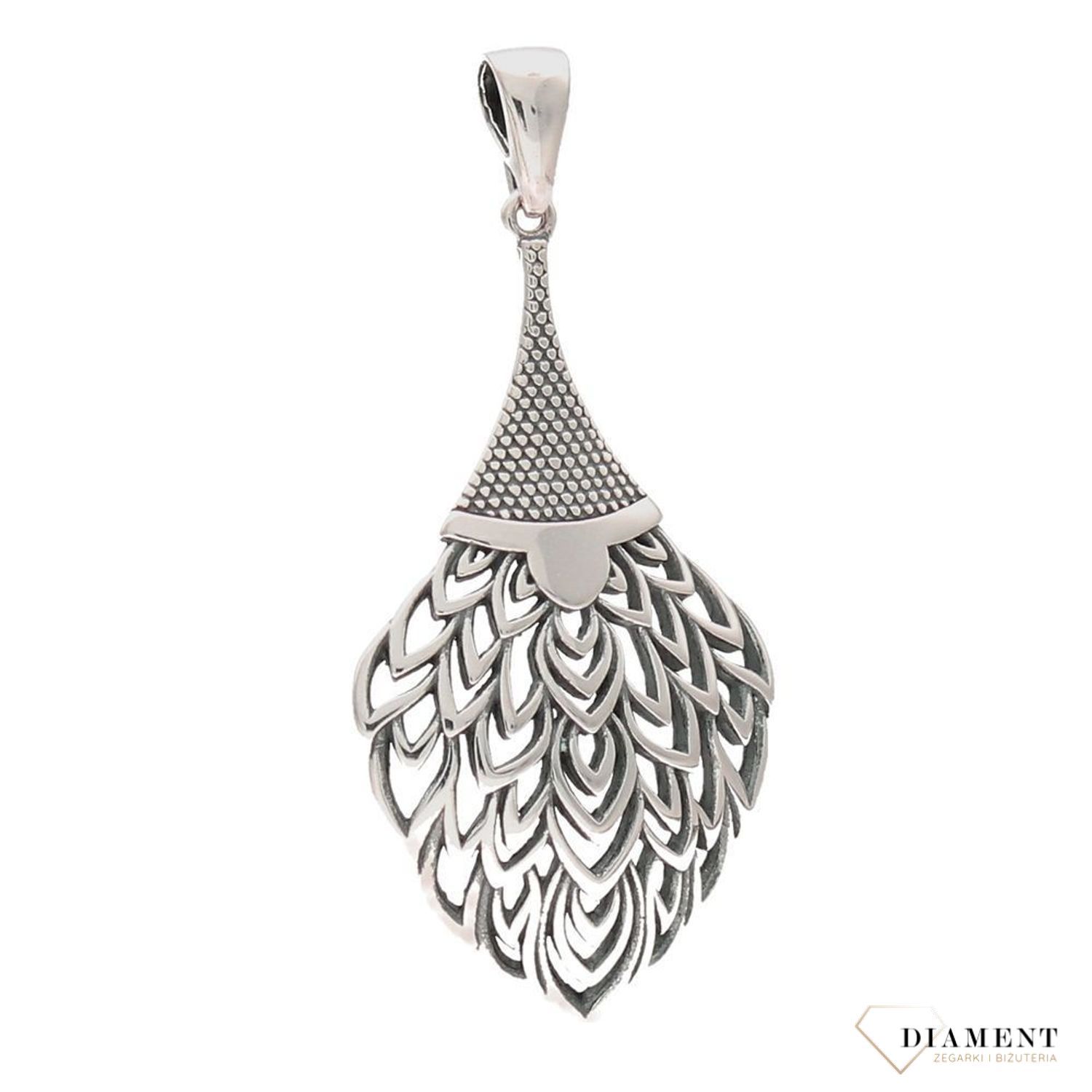 Zawieszka srebrna oksydowana 'Liść'S2Z000000-521. Zawieszka srebrna oksydowana 'Liść'. Idealna na prezent dla ukochanej kobiety. Ten oryginalny wisiorek spodoba się kobiecie ceniącej nietypową, wyrazistą biżuterię inspirowaną.jpg