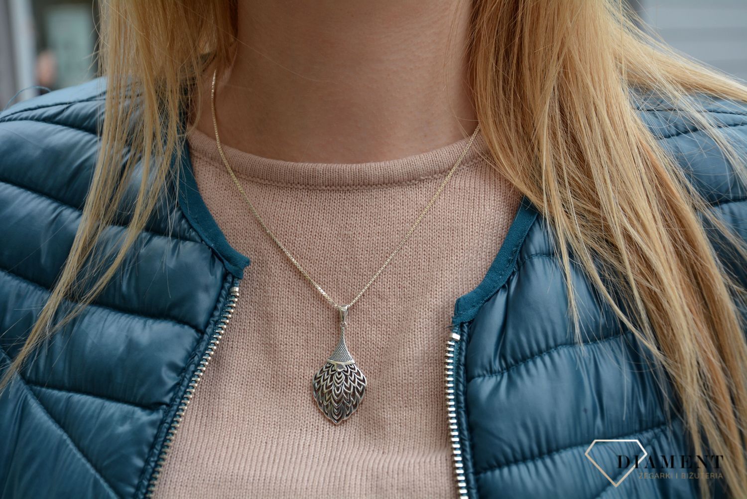 Zawieszka srebrna oksydowana 'Liść'S2Z000000-521. Zawieszka srebrna oksydowana 'Liść'. Idealna na prezent dla ukochanej kobiety. Ten oryginalny wisiorek spodoba się kobiecie ceniącej nietypową, wyrazistą biżuterię inspirowaną.jpg