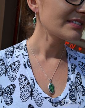 Zawieszka srebrna kamień kolor. Zawieszka srebrna z zielonym kamieniem to świetna propozycja dla pań (3).JPG