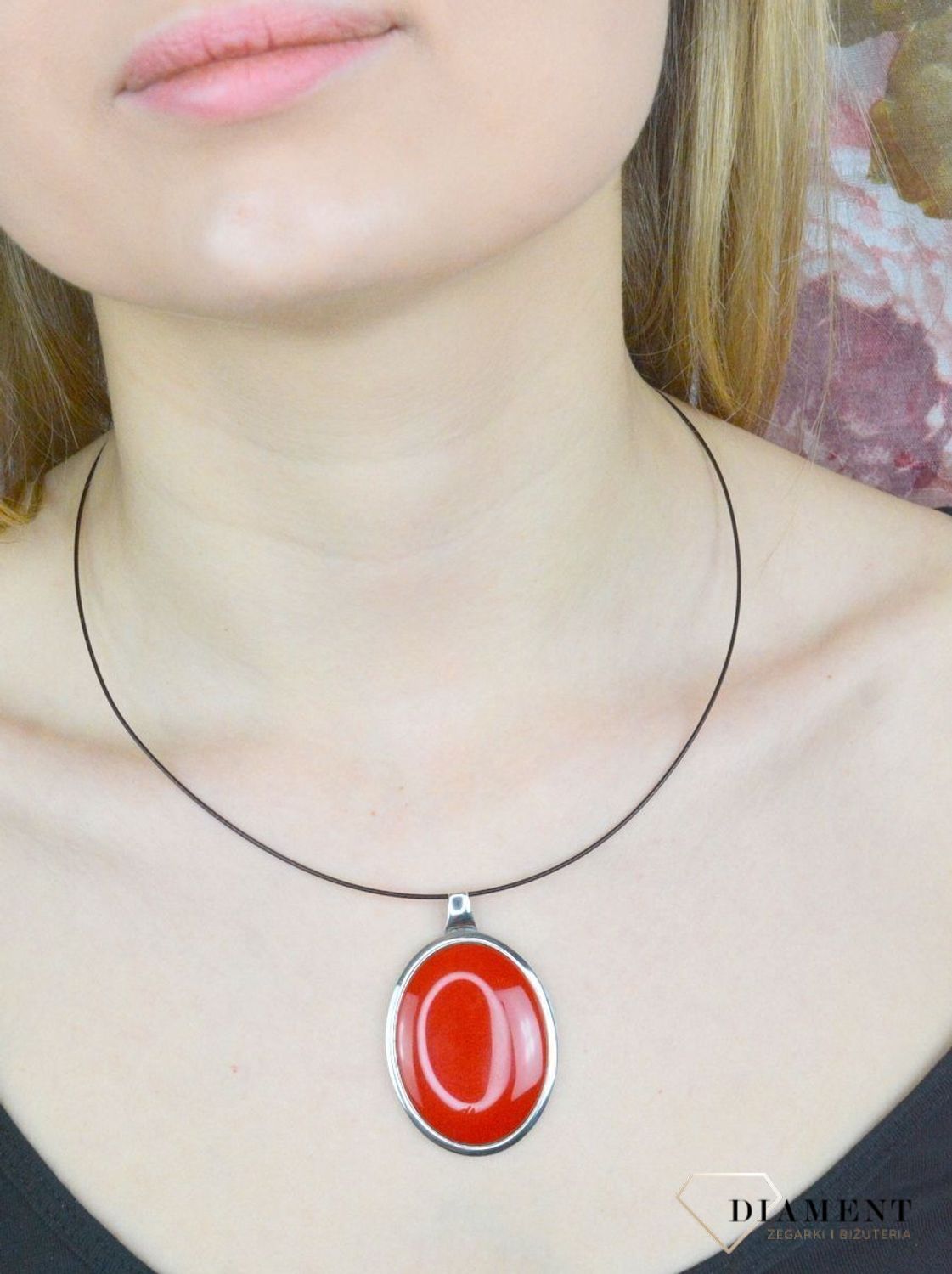 Zawieszka damska srebrna  Czerwone zwierciadło  S2Z000000-671. Damska zawieszka dużego formatu z czerwonym syntetycznym koralem. Biżuteria srebrna próby 925 to idealny pomysł na prezent..jpg