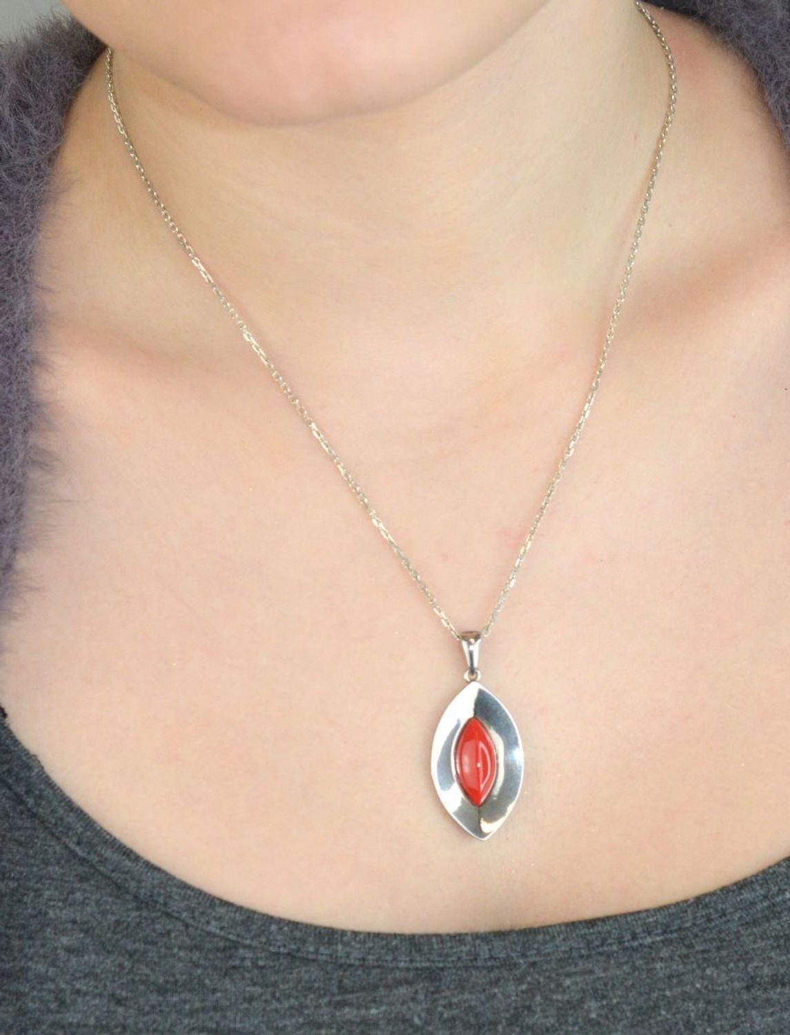 Zawieszka damska srebrna Ag 925 z syntetycznym koralem S2Z000000-718.jpg