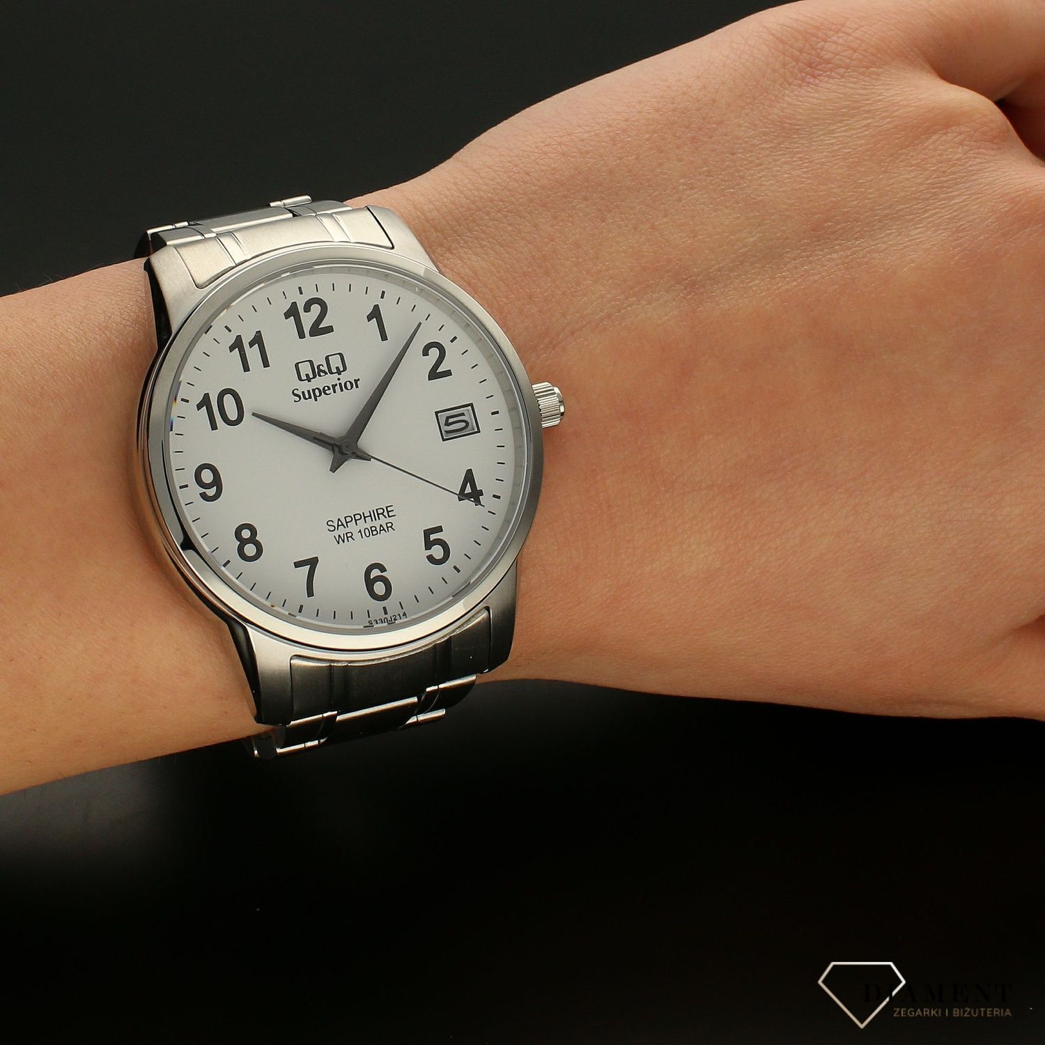 Zegarek męski na bransolecie stalowej z białą tarczą i czarnymi cyframi QQ S330-214 ⌚.webp