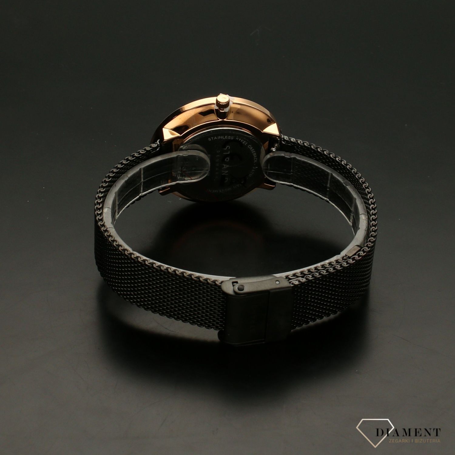 Zegarek damski STRAND Butterfly S700LXVBMB-DB . Strand Butterfly to elegancki zegarek damski z oryginalną, czarną tarczą z masy perłowej, ozdobioną motywem motyla. Motyl na tarczy został ozdobiony błyszczącymi krysz8.jpg