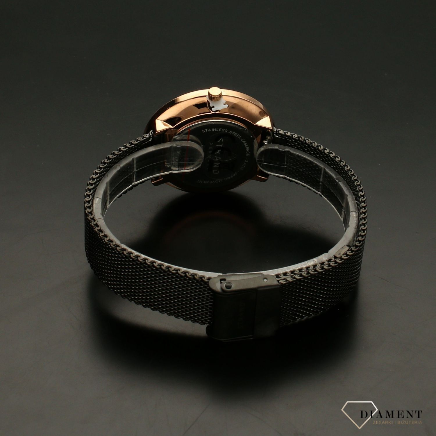 Zegarek damski STRAND Butterfly rożowy S700LXVBMB-DBP . Strand Butterfly to elegancki zegarek damski z oryginalną, czarną tarczą z masy perłowej, ozdobioną motywem różowego motyla. Zegarek damski posiada indeksy w k8.jpg