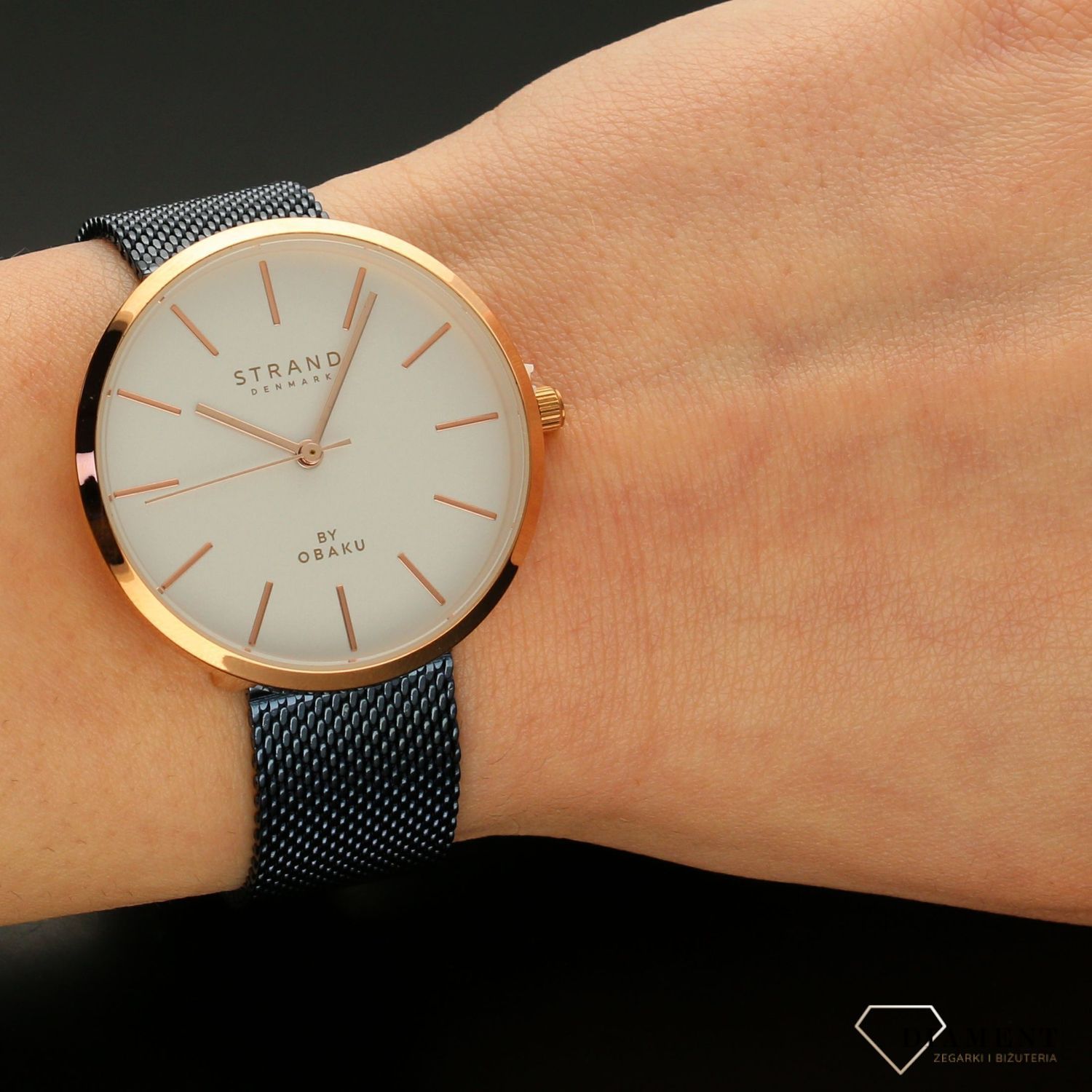 Zegarek damski STRAND granatowy S700LXVIML . Strand w kolorze granatowym to elegancki zegarek damski z oryginalną białą, klasyczną tarczą. Zegarek damski posiada indeksy w kolorze różowego złota8.jpg