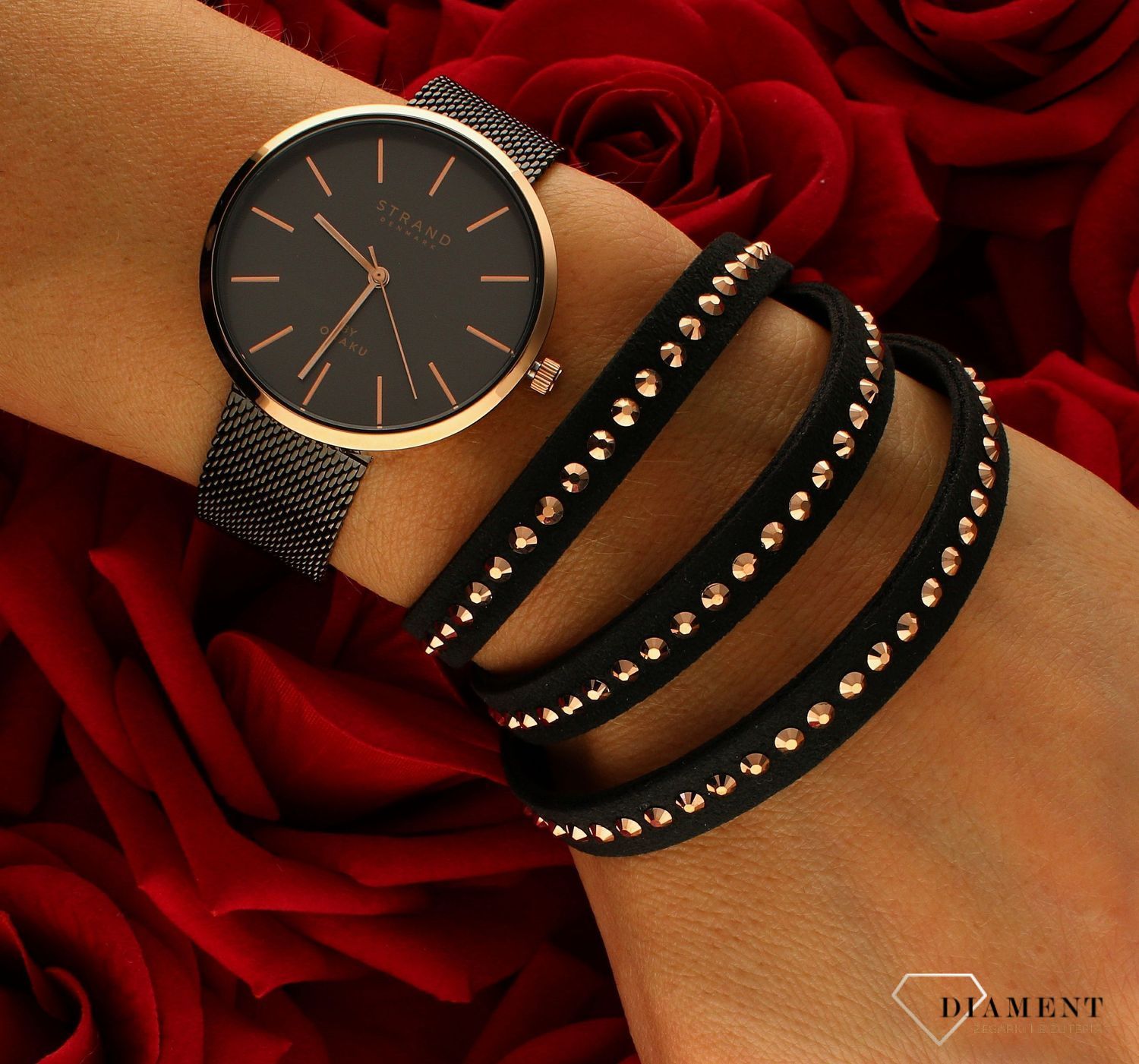 Zegarek damski Strand na czarnej bransolecie S700LXVJMJ. Damski zegarek na bransolecie. Damski zegarek Strand w złotym kolorze. Zegarek damski klasyczny. Damski zegarek na bransolecie typu mesh idealny na prezent..jpg