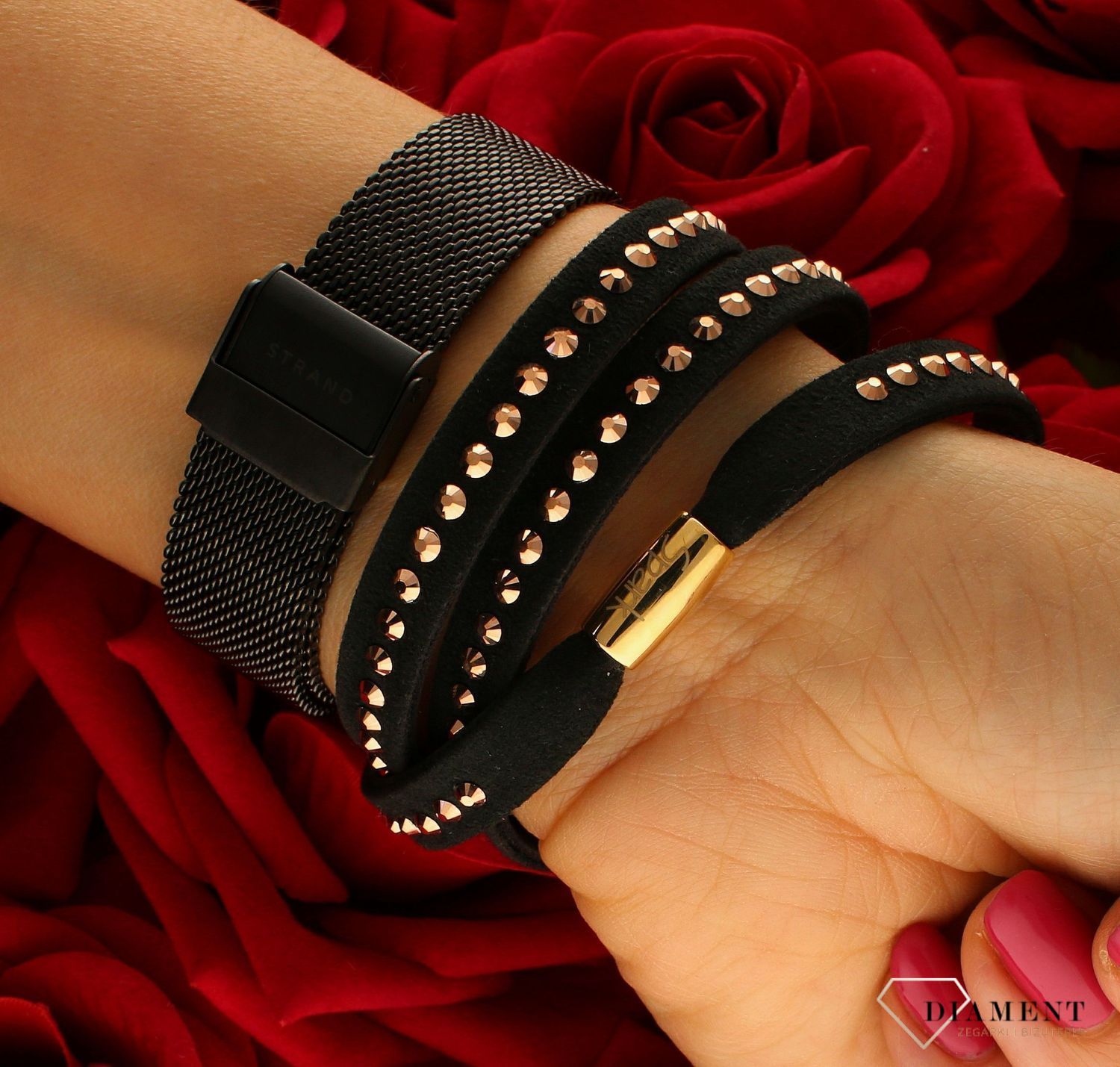 Zegarek damski Strand na czarnej bransolecie S700LXVJMJ. Damski zegarek na bransolecie. Damski zegarek Strand w złotym kolorze. Zegarek damski klasyczny. Damski zegarek na bransolecie typu mesh idealny na prezent..jpg