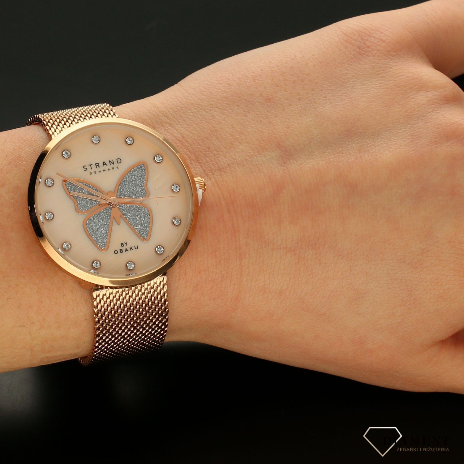 Zegarek damski STRAND Butterfly S700LXVVMV-DB. Strand Butterfly to elegancki zegarek damski z oryginalną, różową tarczą z masy perłowej, ozdobioną motywem motyla. Zegarek damski posiada indeksy w formie błyszczących5.jpg