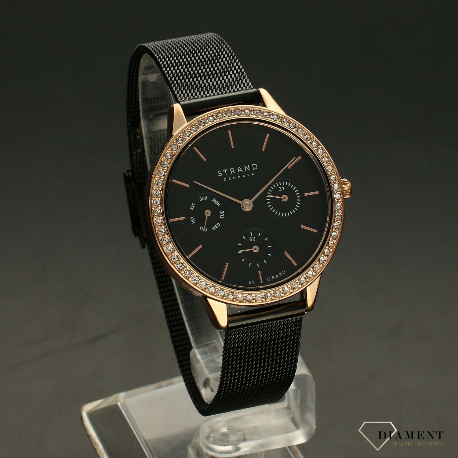 Zegarek damski STRAND Denmark S704LMVBMB =. Strand Denmark to elegancki zegarek damski z oryginalną, czarną tarczą oraz kopertą ozdobioną błyszczącymi kryształami Swarovskiego. Zegarek damski posiada indeksy w kolor1.jpg