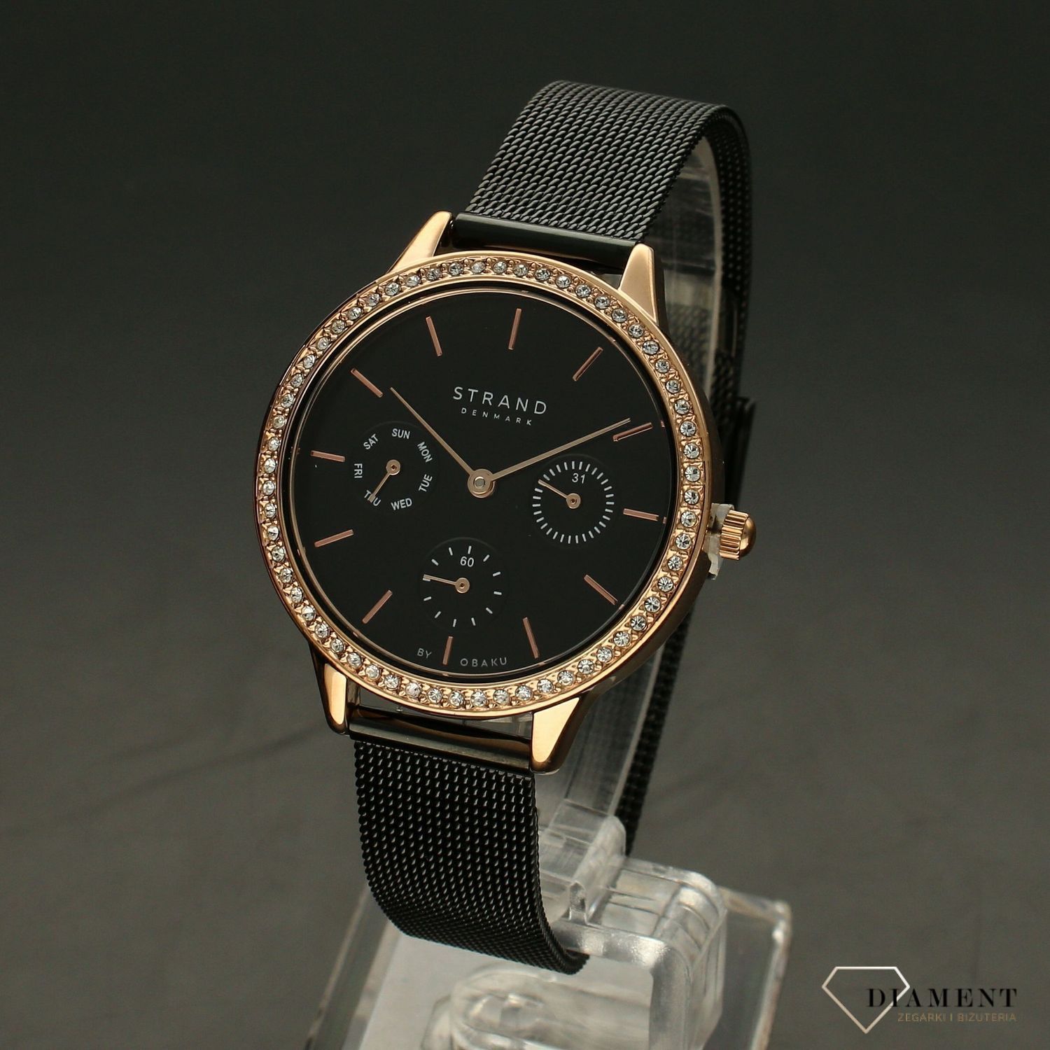 Zegarek damski STRAND Denmark S704LMVBMB =. Strand Denmark to elegancki zegarek damski z oryginalną, czarną tarczą oraz kopertą ozdobioną błyszczącymi kryształami Swarovskiego. Zegarek damski posiada indeksy w kolor1.jpg